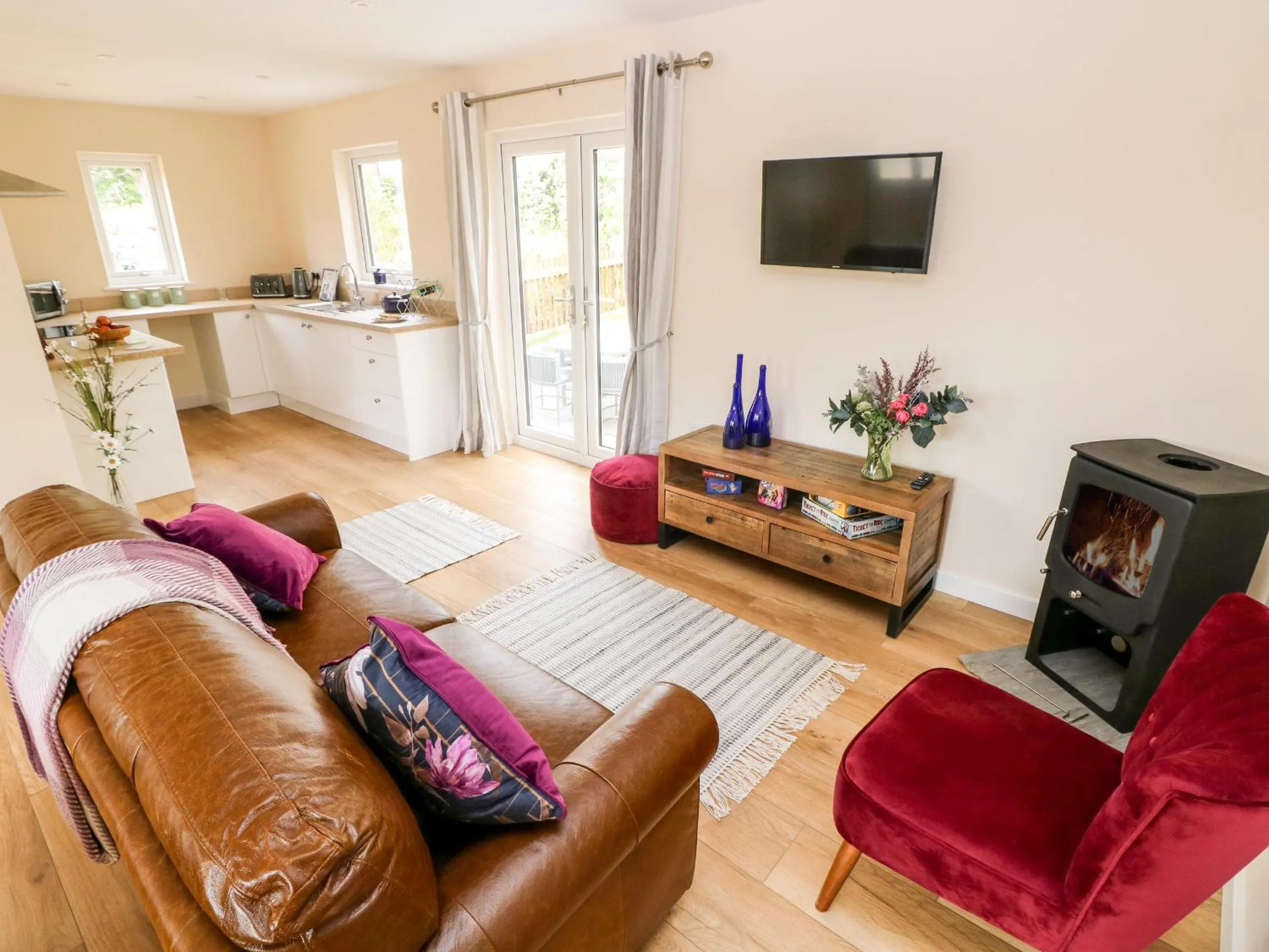 Property building in Ramsey Lodge Bier Wood Lodges