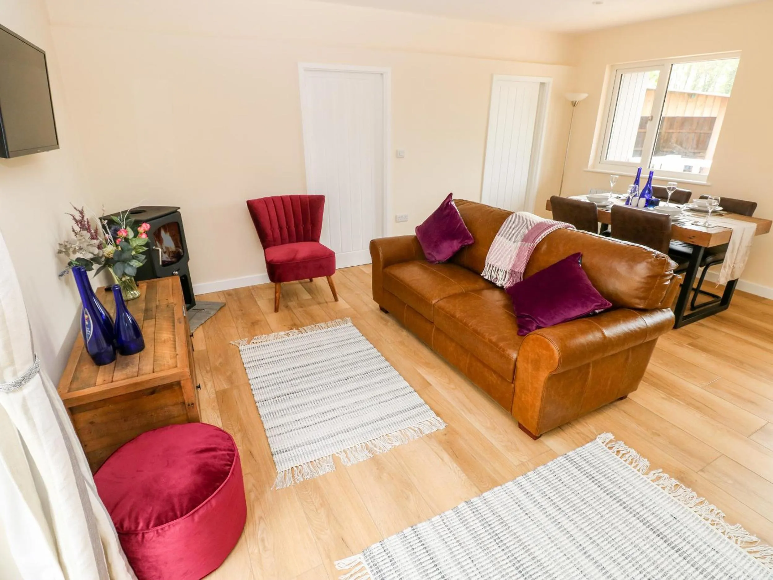 Property building in Ramsey Lodge Bier Wood Lodges