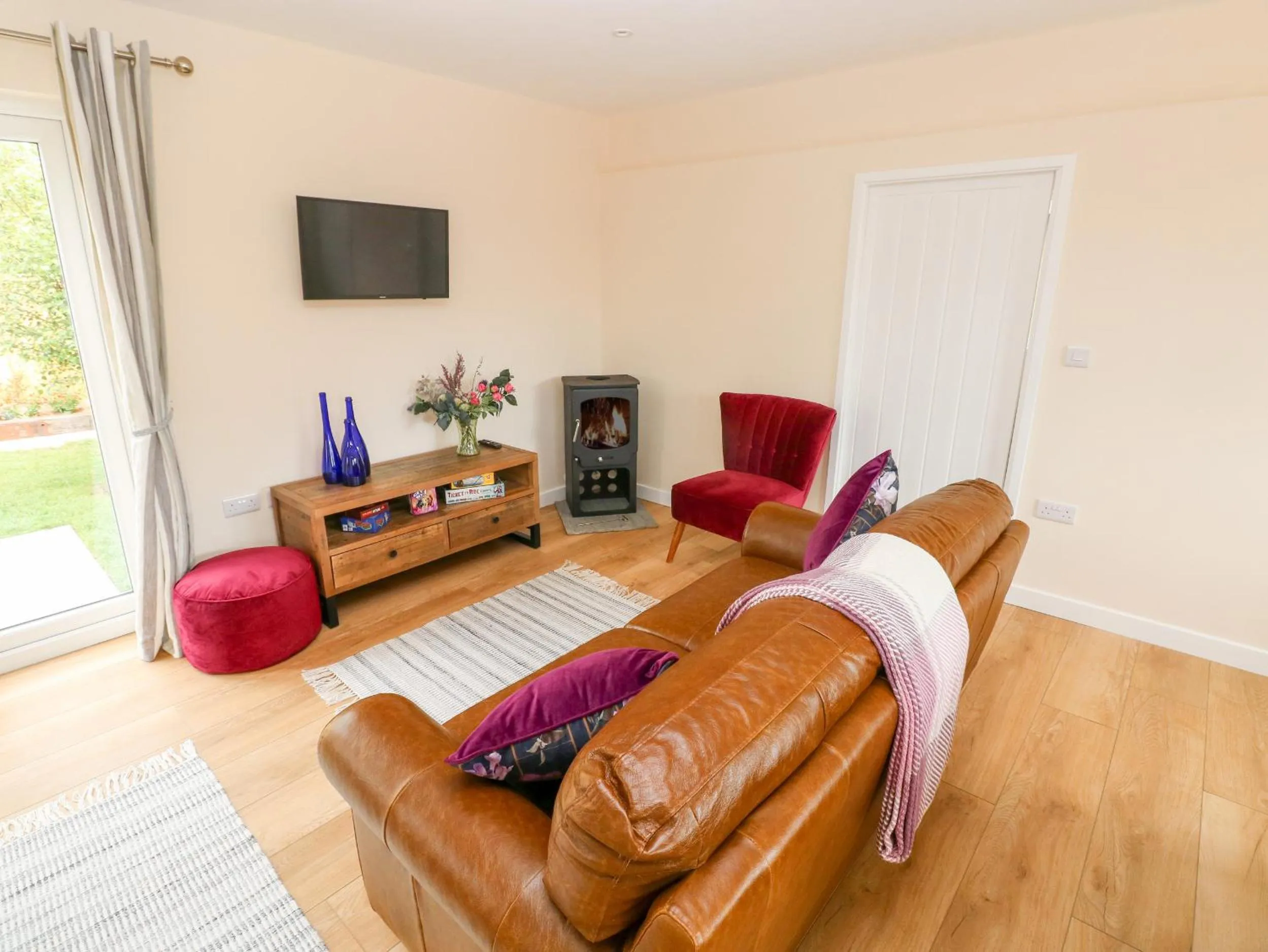 Property building in Ramsey Lodge Bier Wood Lodges
