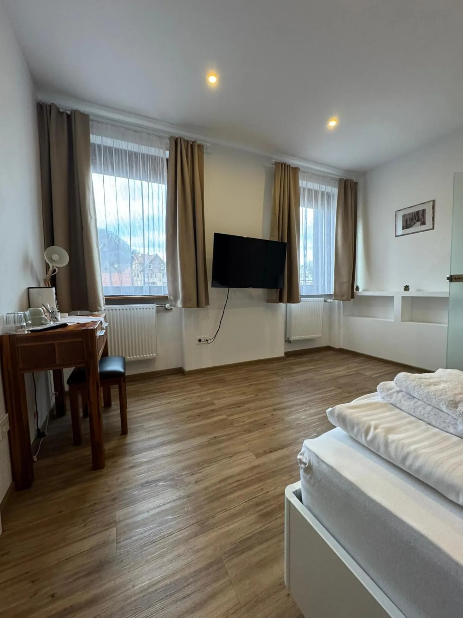 Bed in Hotel Grüner Baum - Melissone Italian Restaurant