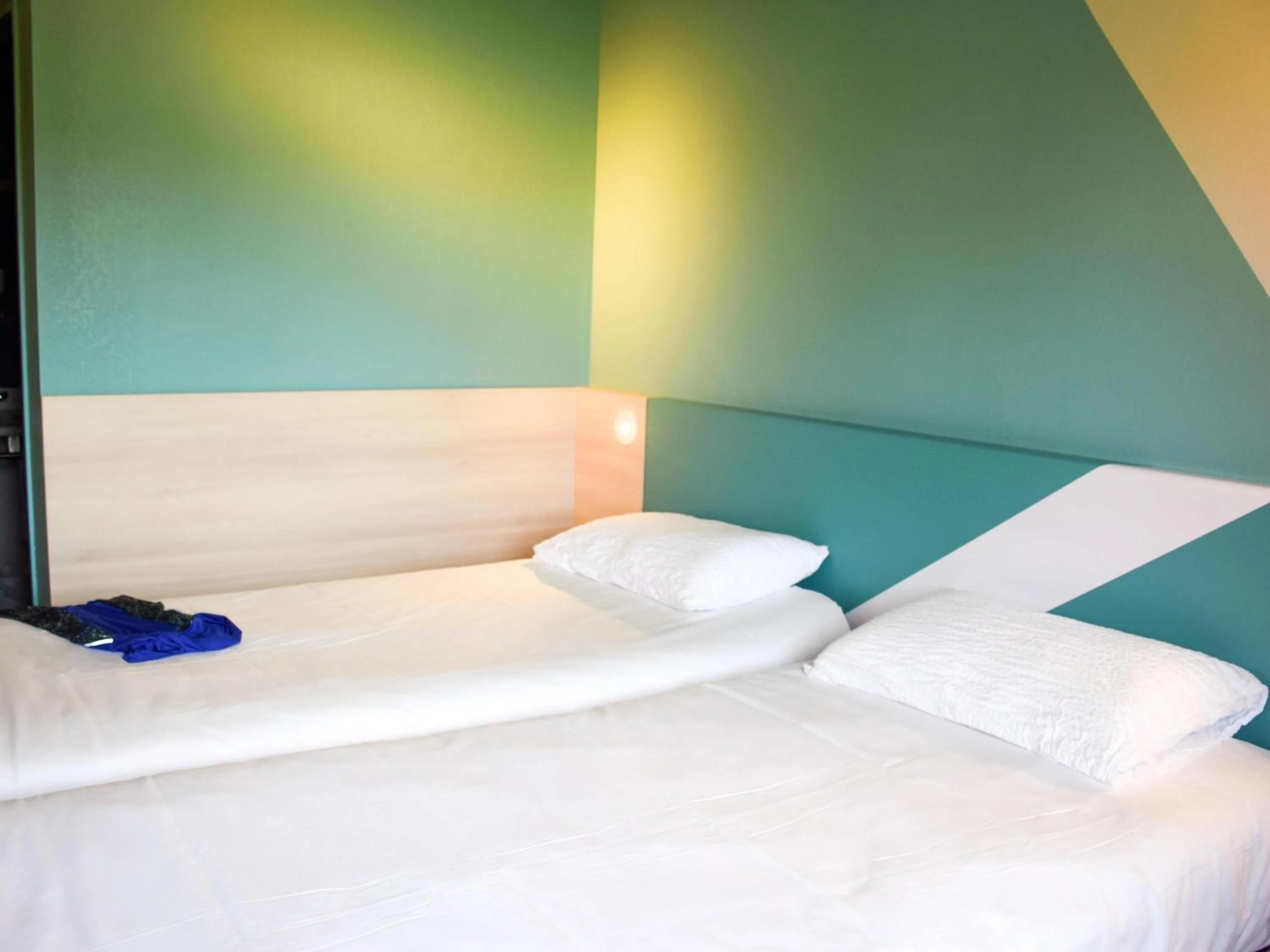 Bedroom, Bed in ibis Budget Millau Viaduc
