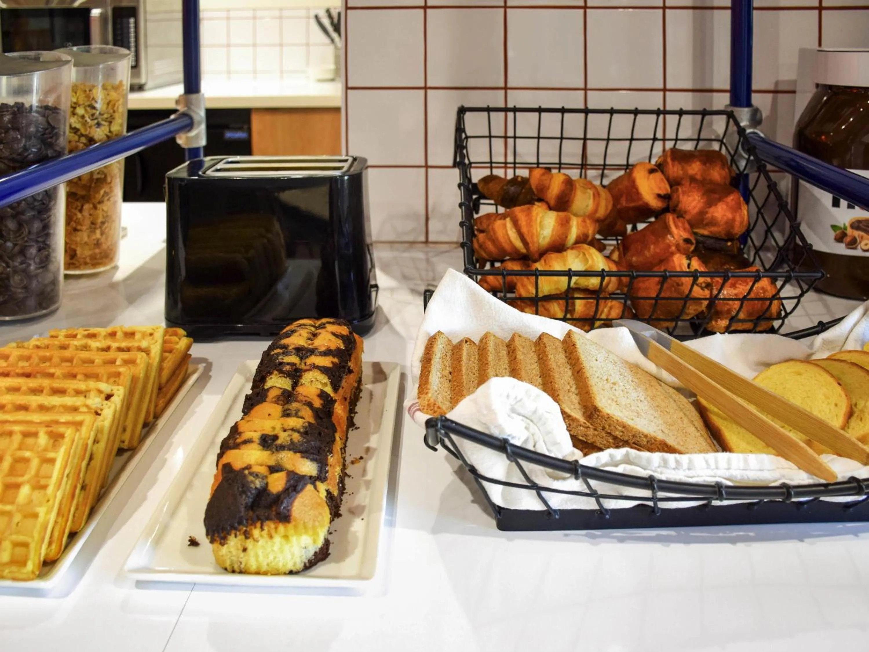 Breakfast in ibis Budget Millau Viaduc