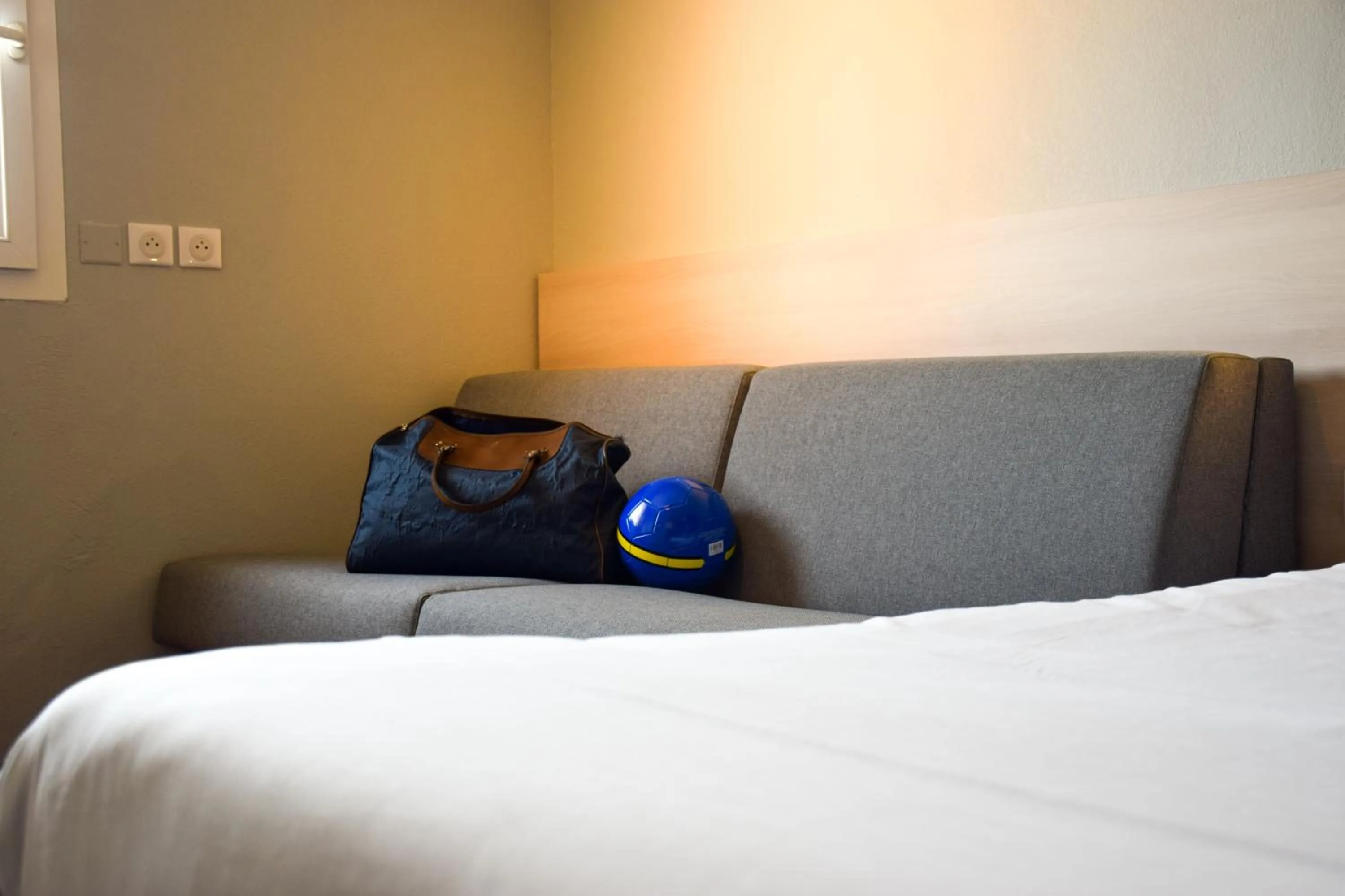 Bedroom, Bed in ibis Budget Millau Viaduc