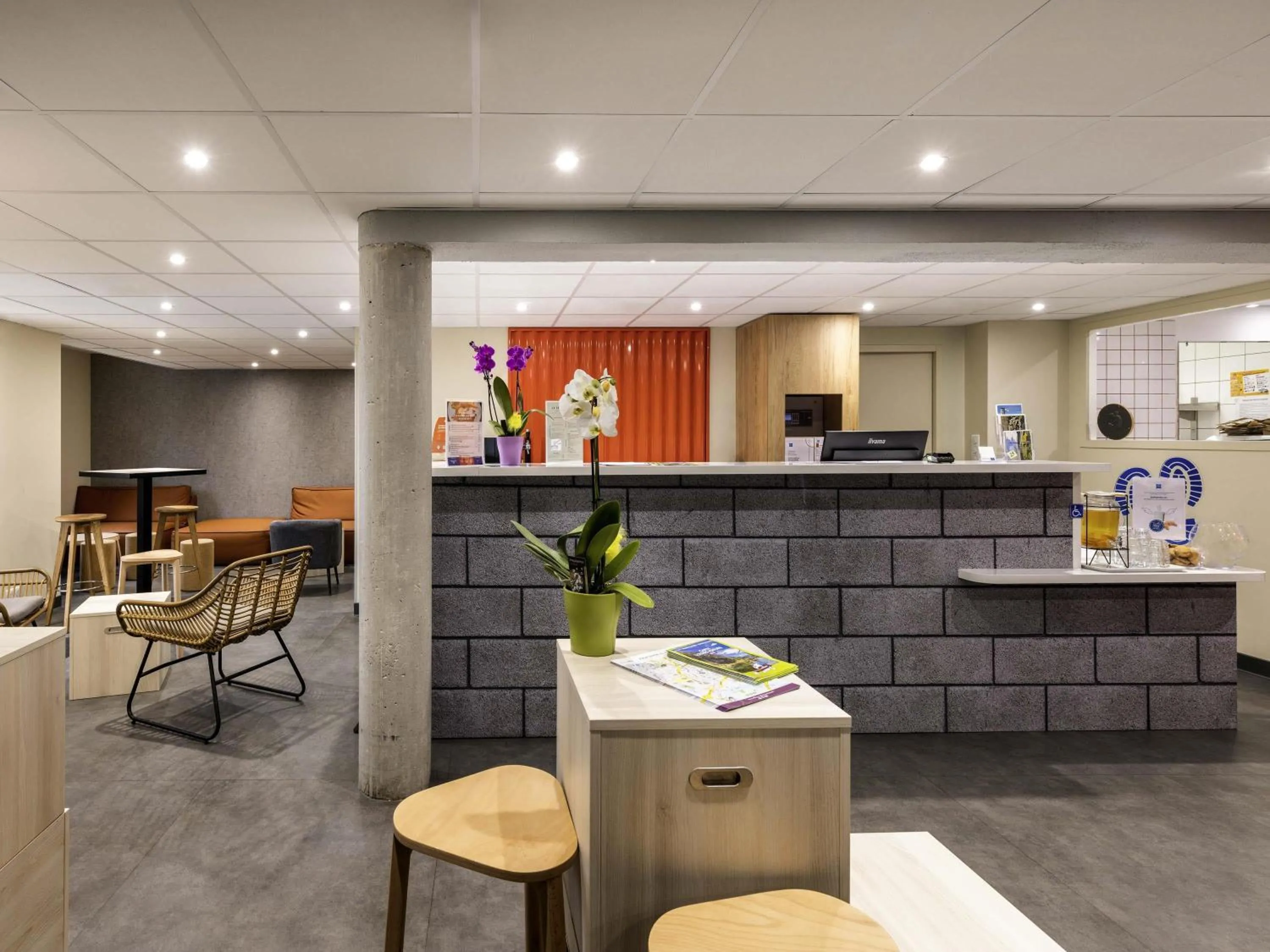 Lounge or bar in ibis Budget Millau Viaduc