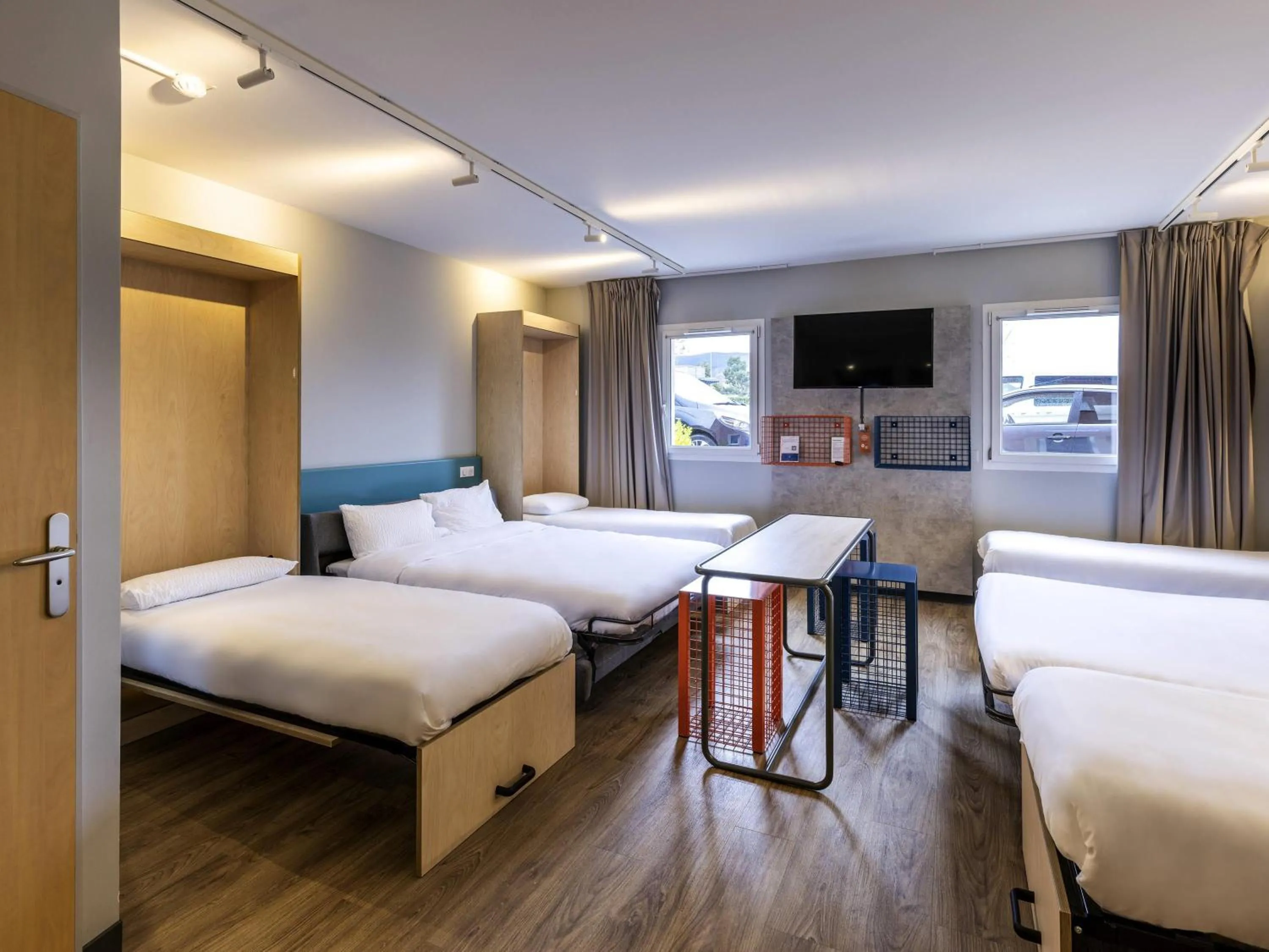 Bedroom, Bed in ibis Budget Millau Viaduc
