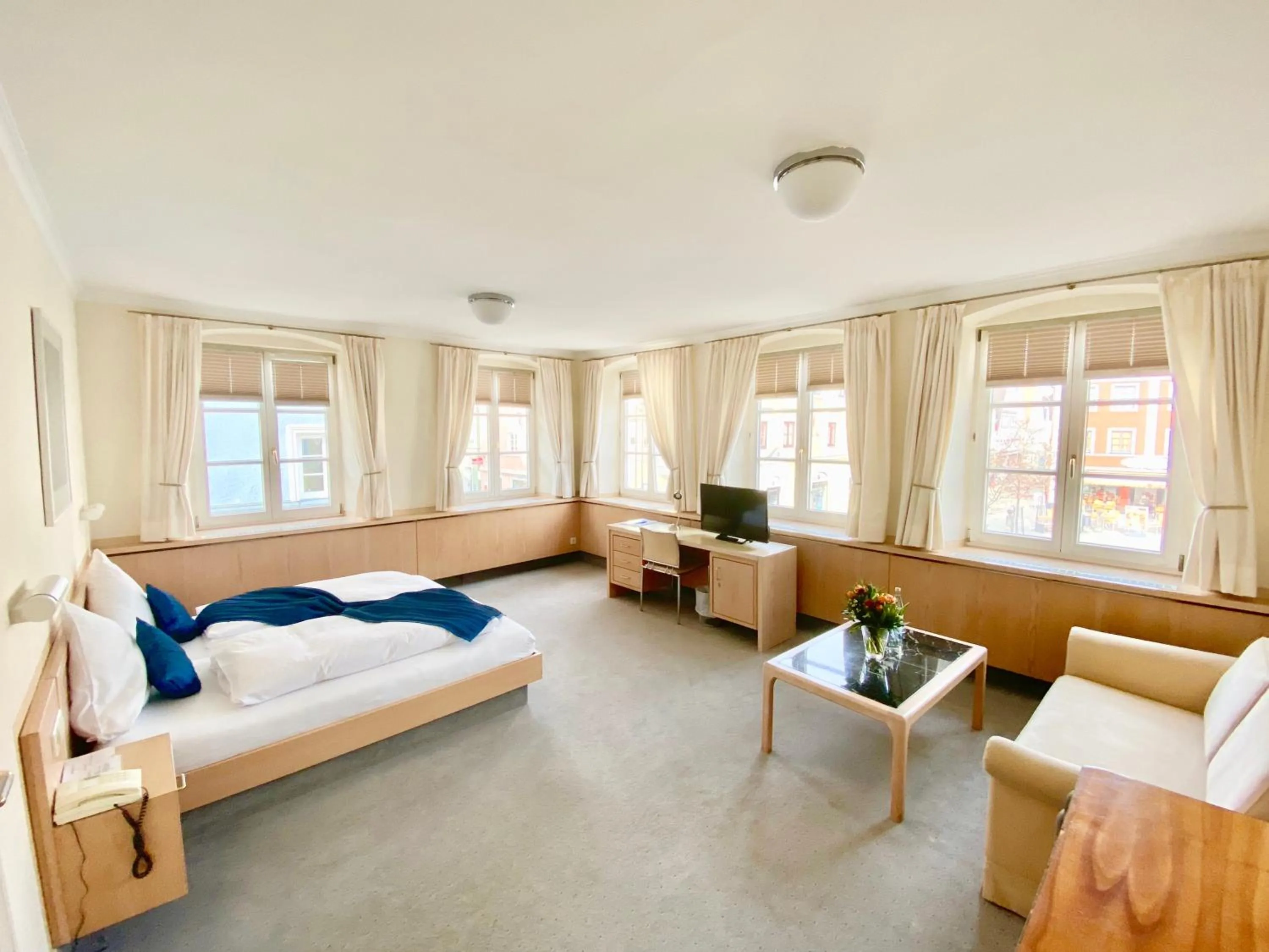 Living room, Bed in Hotel Alte Post