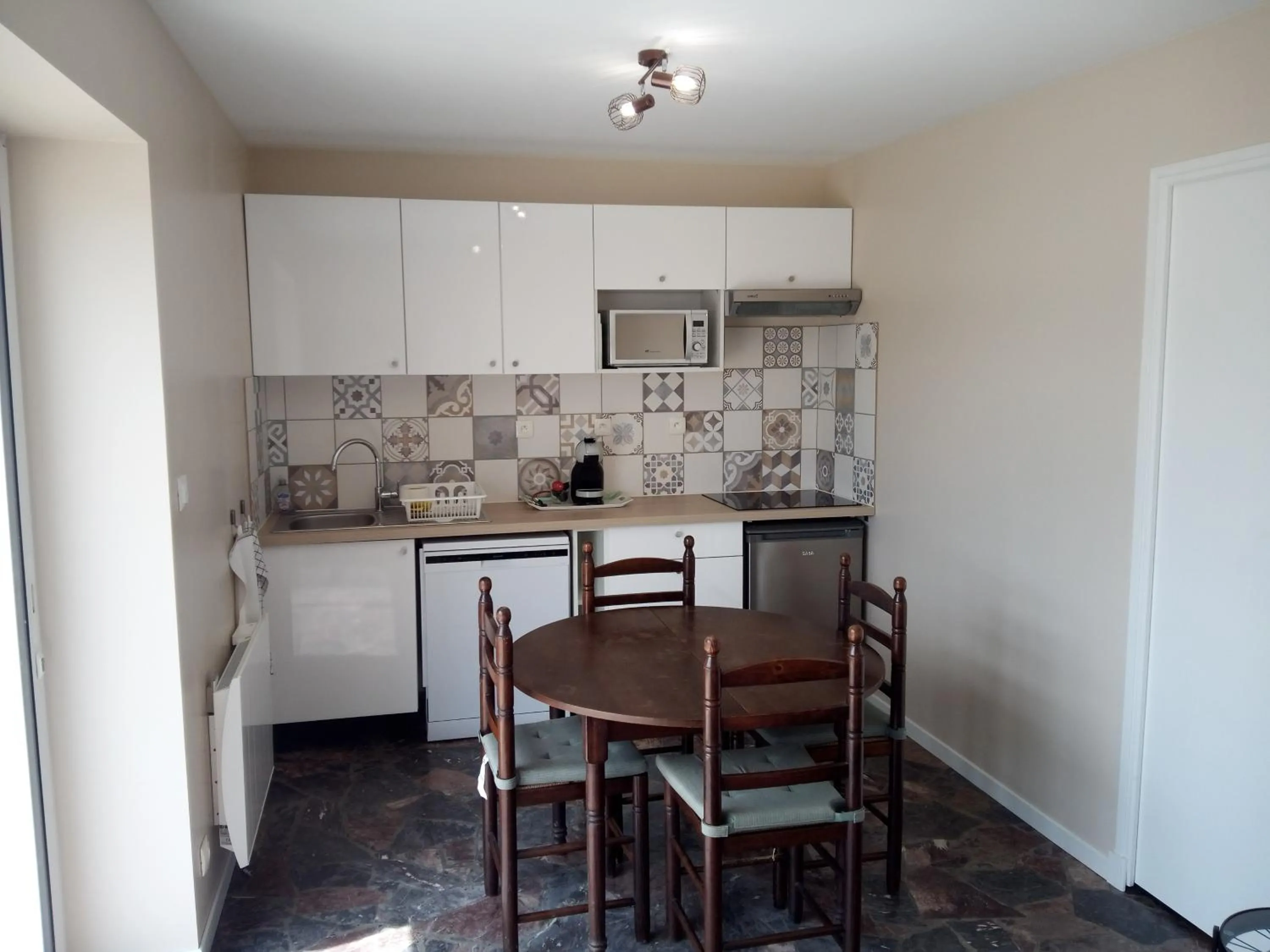 Apartment - Ground Floor in R & C - Room & Calm