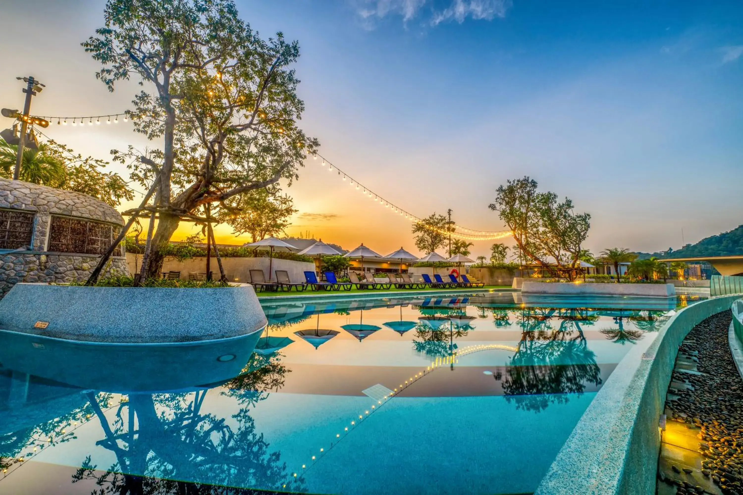 Swimming pool in HOMA Phuket Town Swimming pool in HOMA Phuket Town