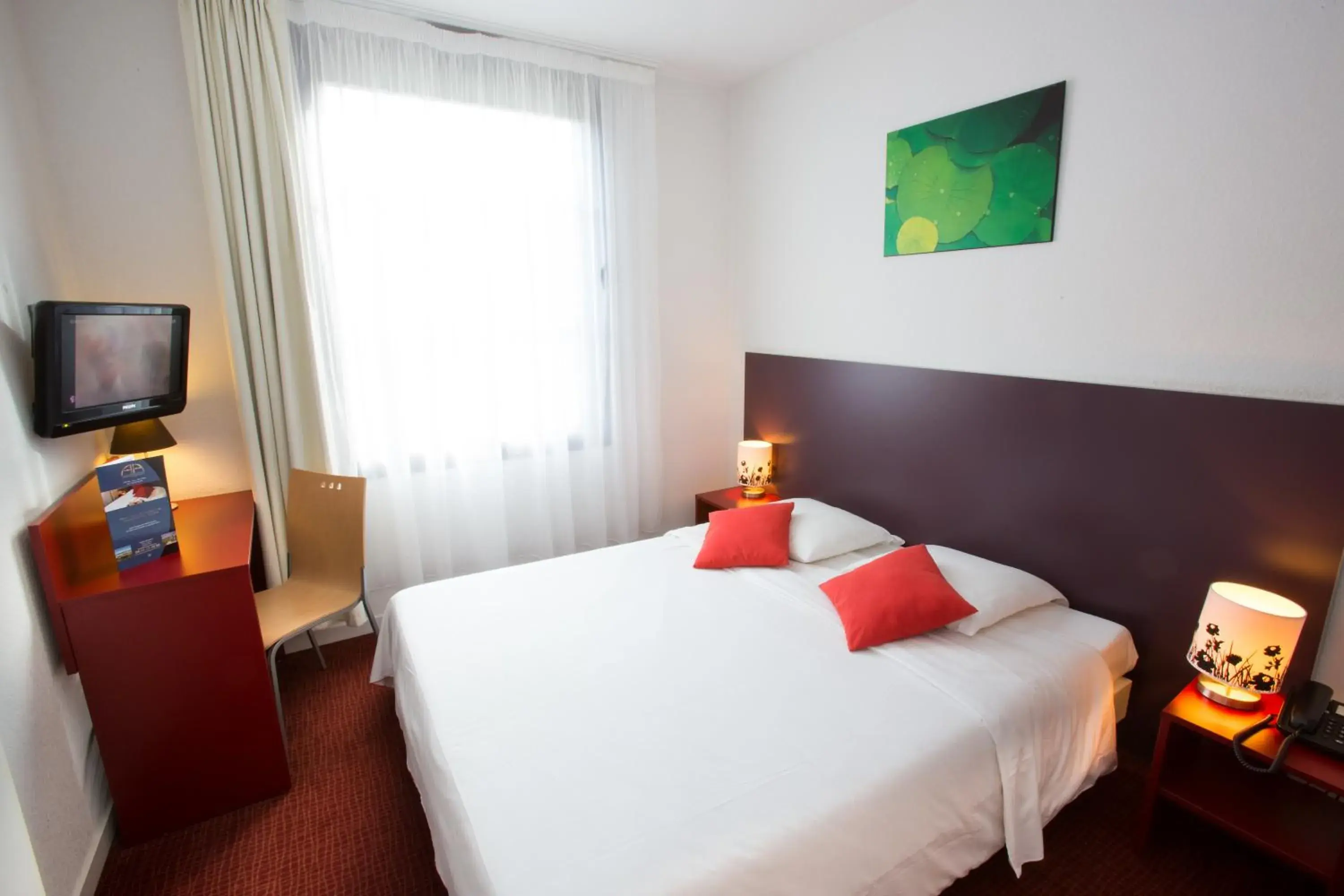 Photo of the whole room, Bed in All Suites Le Teich – Bassin d’Arcachon Photo of the whole room, Bed in All Suites Le Teich – Bassin d’Arcachon