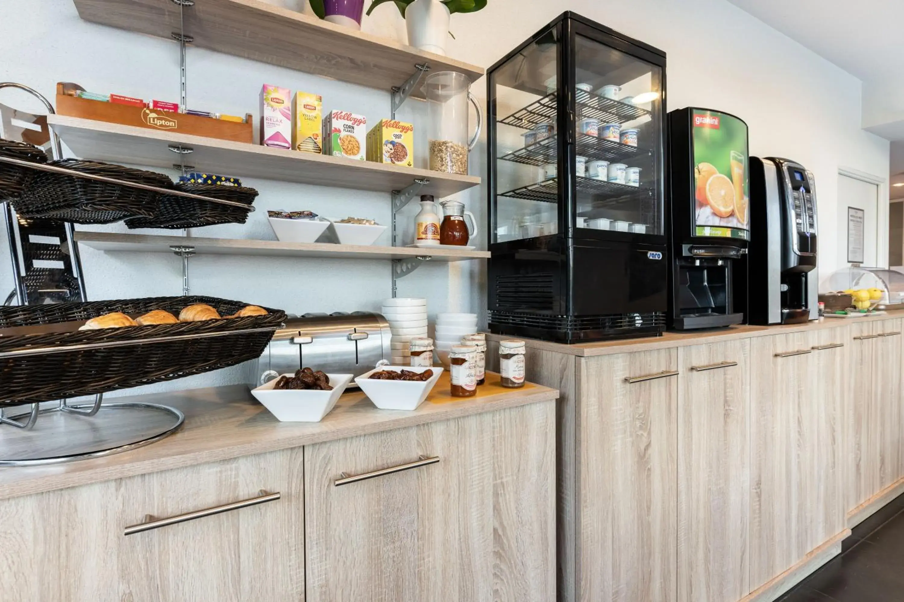 Breakfast in All Suites Le Teich – Bassin d’Arcachon Breakfast in All Suites Le Teich – Bassin d’Arcachon