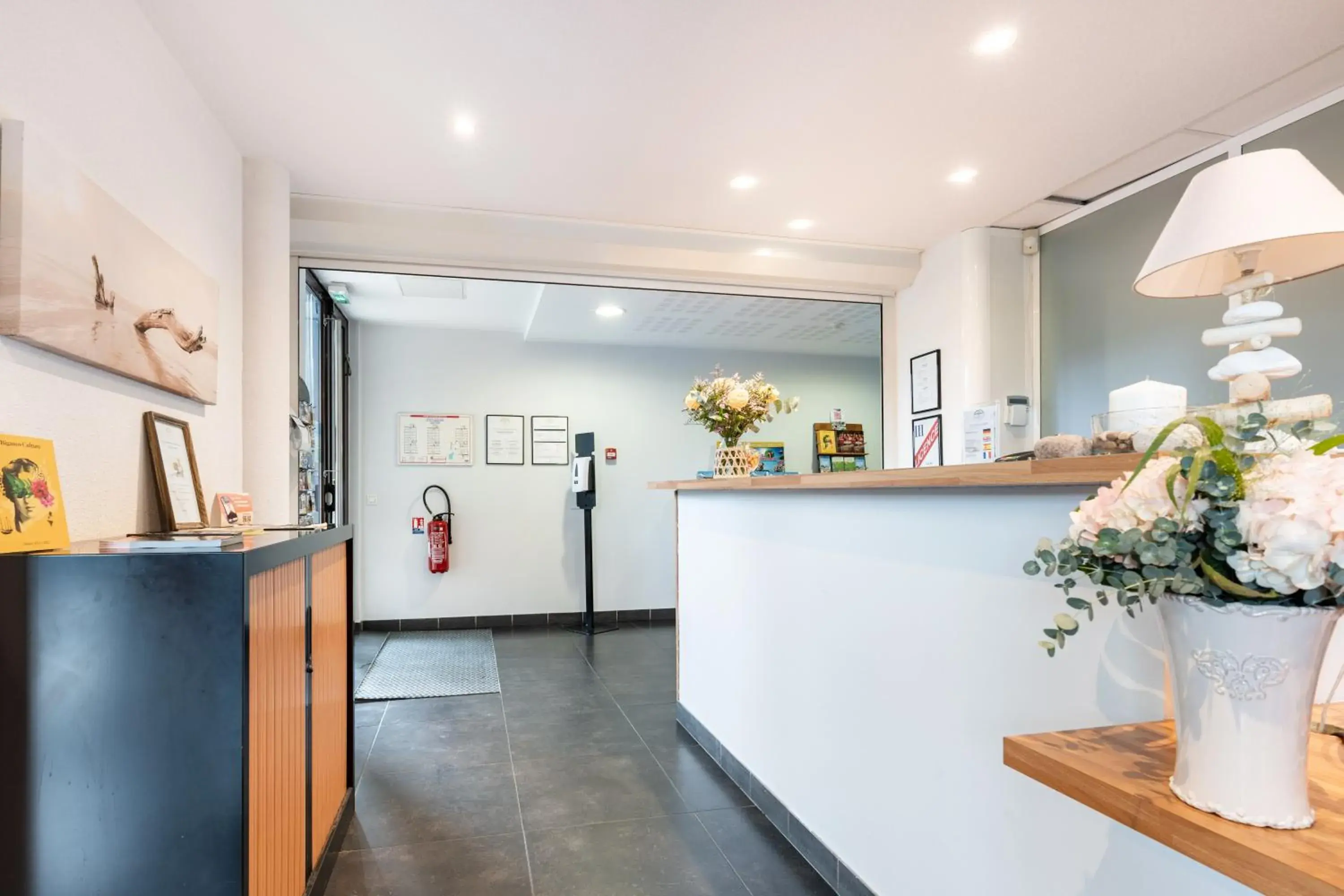 Lobby or reception in All Suites Le Teich – Bassin d’Arcachon Lobby or reception in All Suites Le Teich – Bassin d’Arcachon