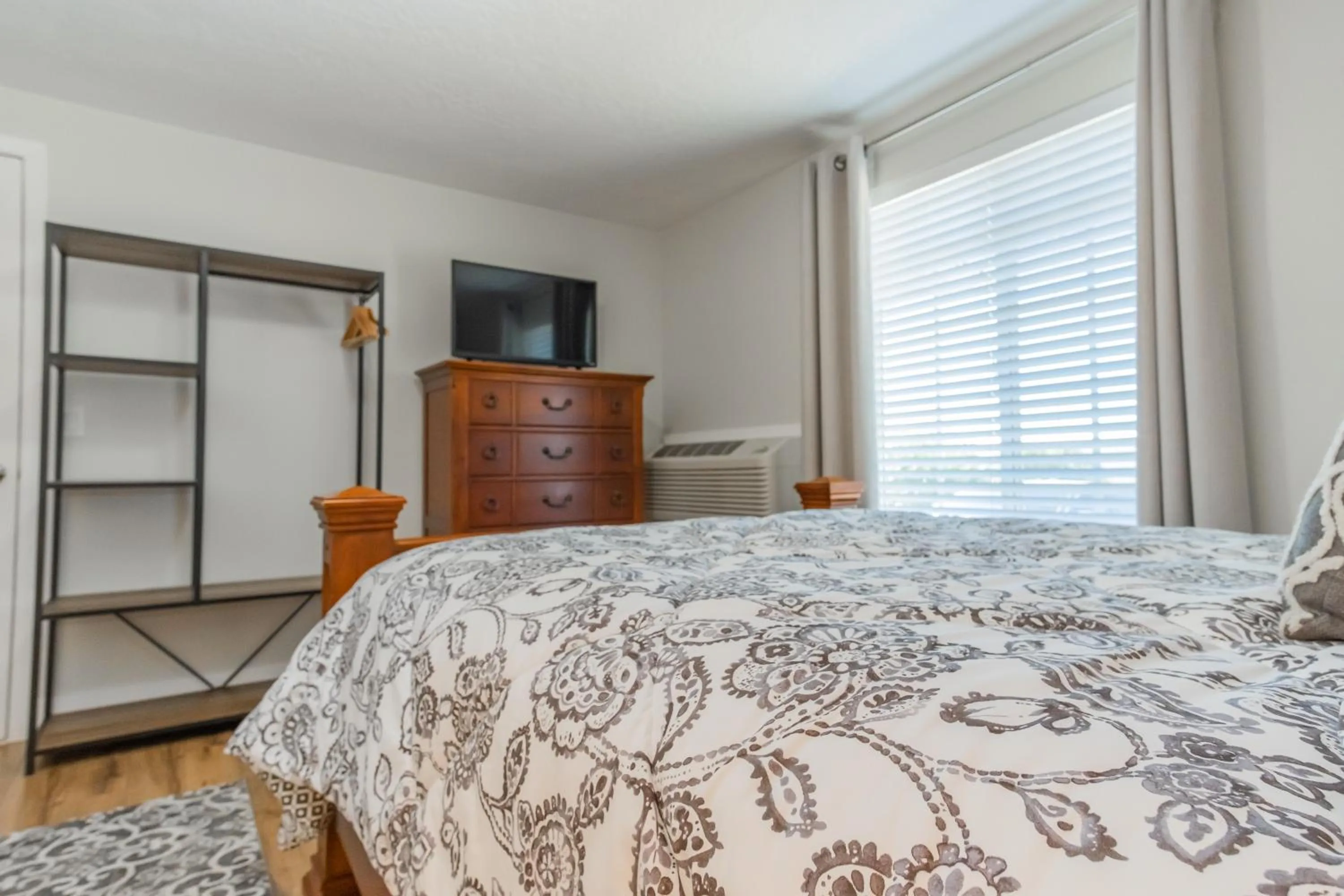 Bed in South Zion Inn and Suites