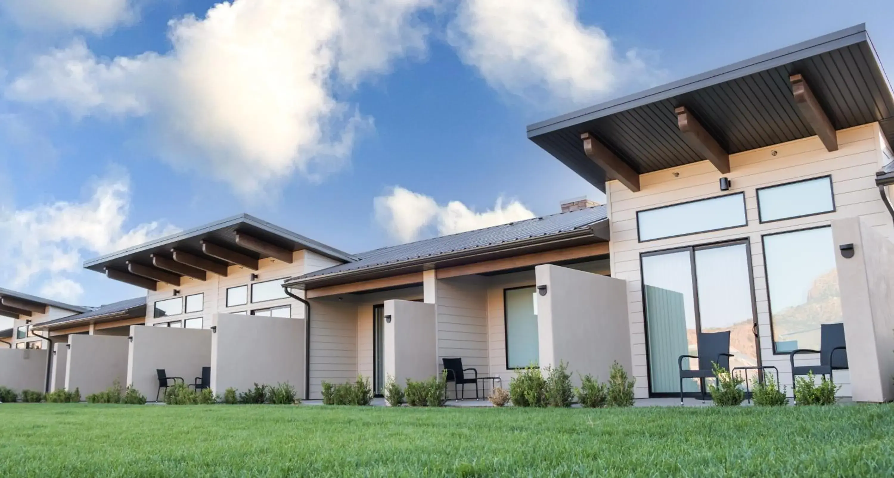 Property building in South Zion Inn and Suites Property building in South Zion Inn and Suites