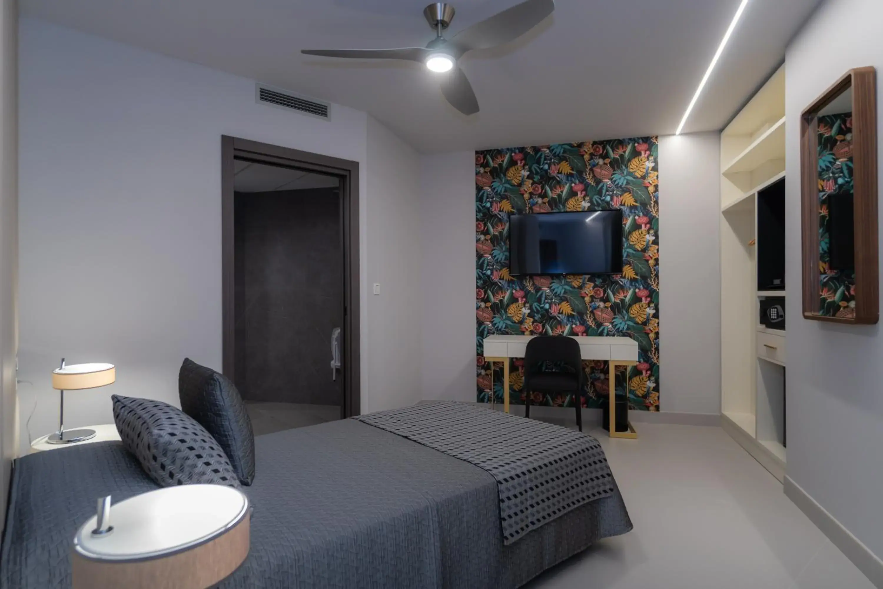 Interior Double Room with disability access in Hotel Perla del Sur Interior Double Room with disability access in Hotel Perla del Sur