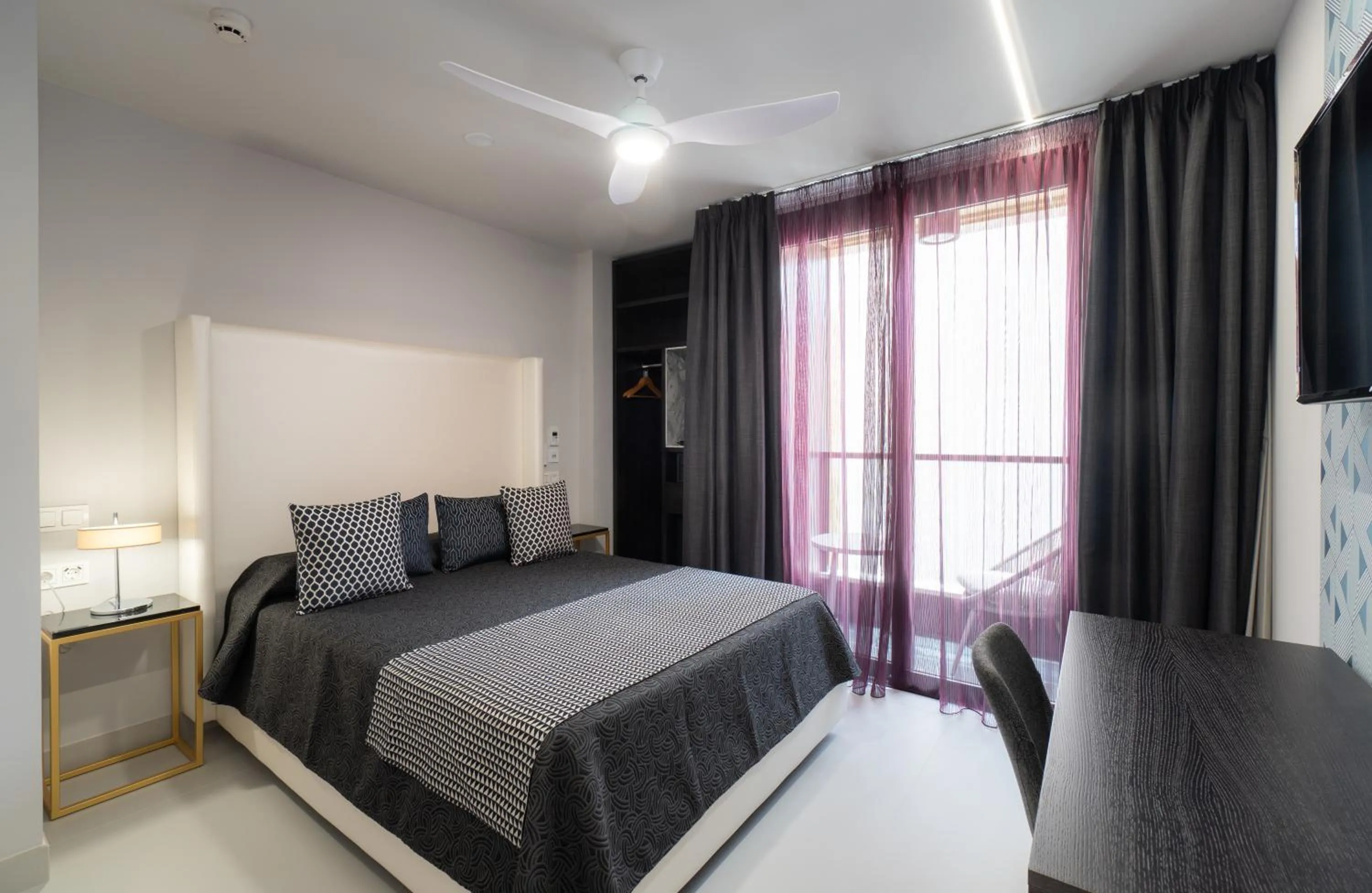 Bed in Hotel Perla del Sur