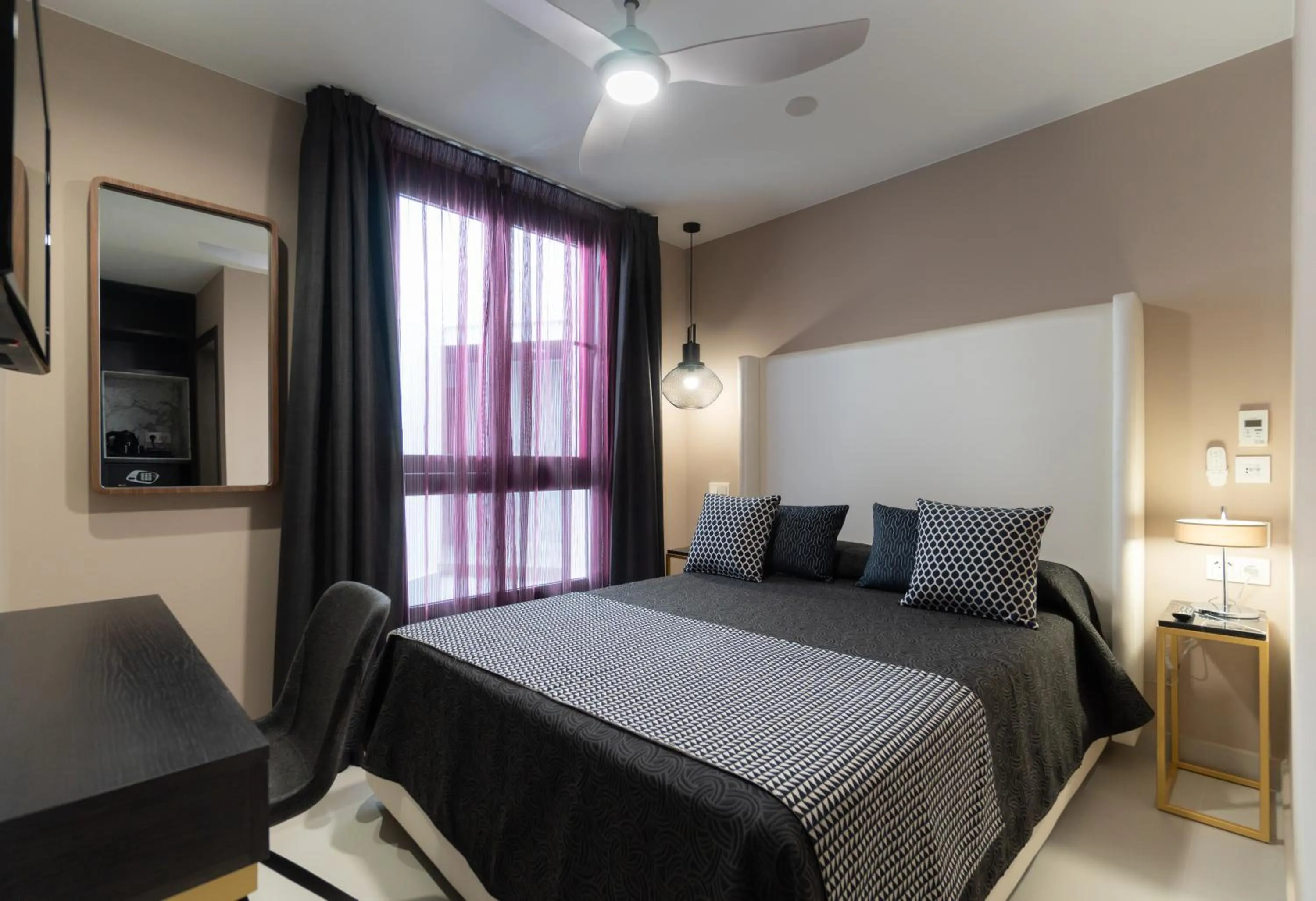 Bed in Hotel Perla del Sur