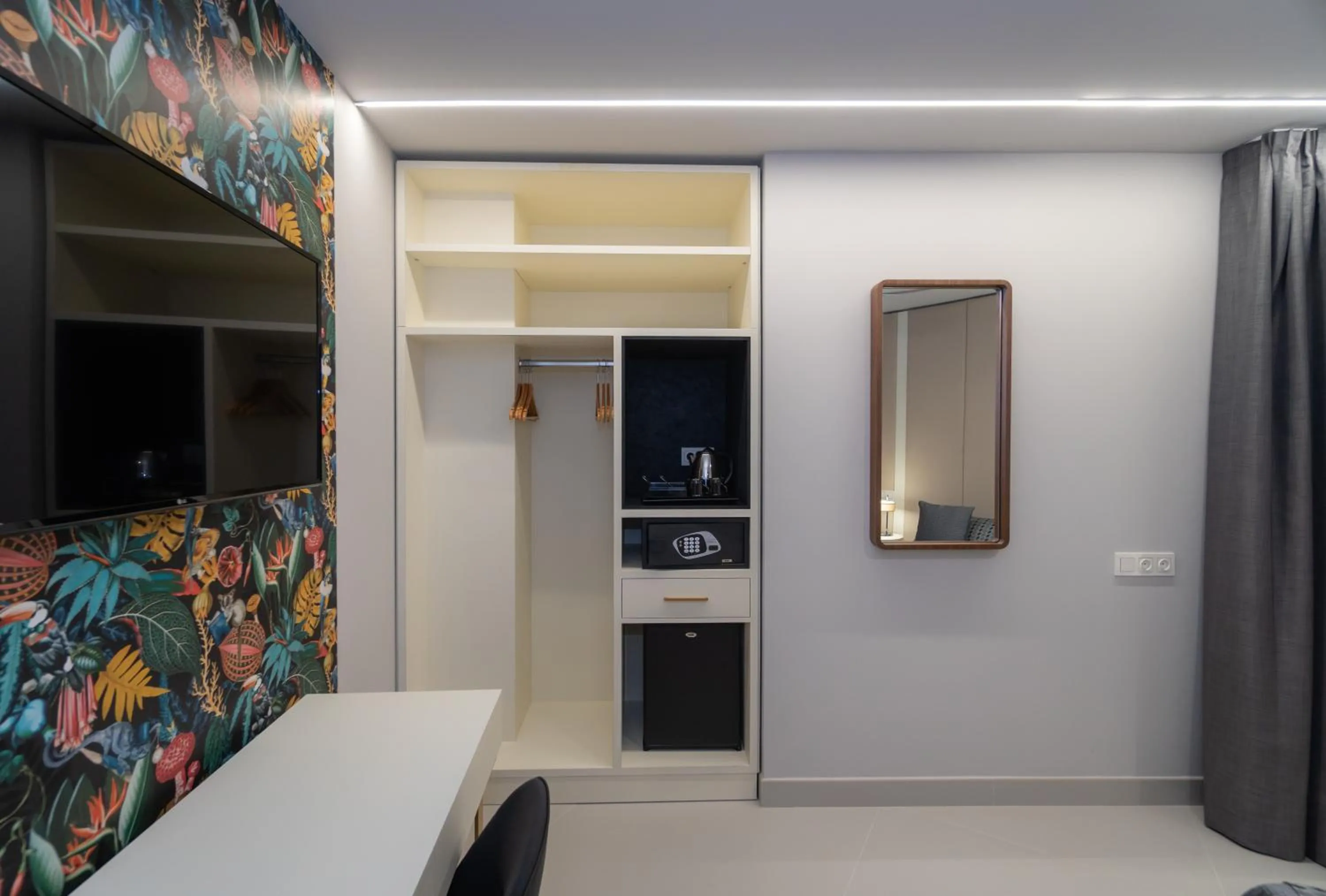 TV and multimedia in Hotel Perla del Sur