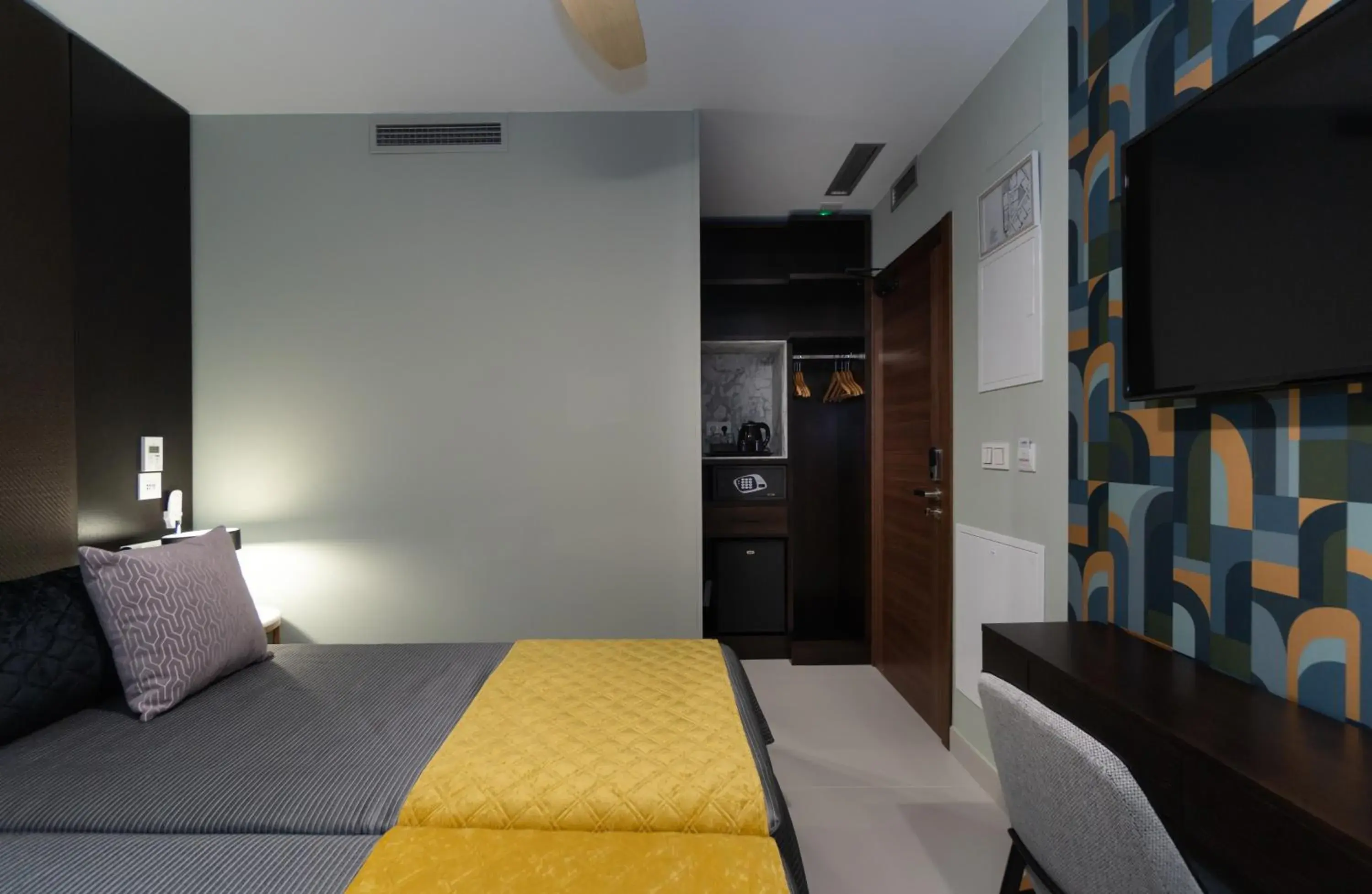 Budget Double Room in Hotel Perla del Sur Budget Double Room in Hotel Perla del Sur