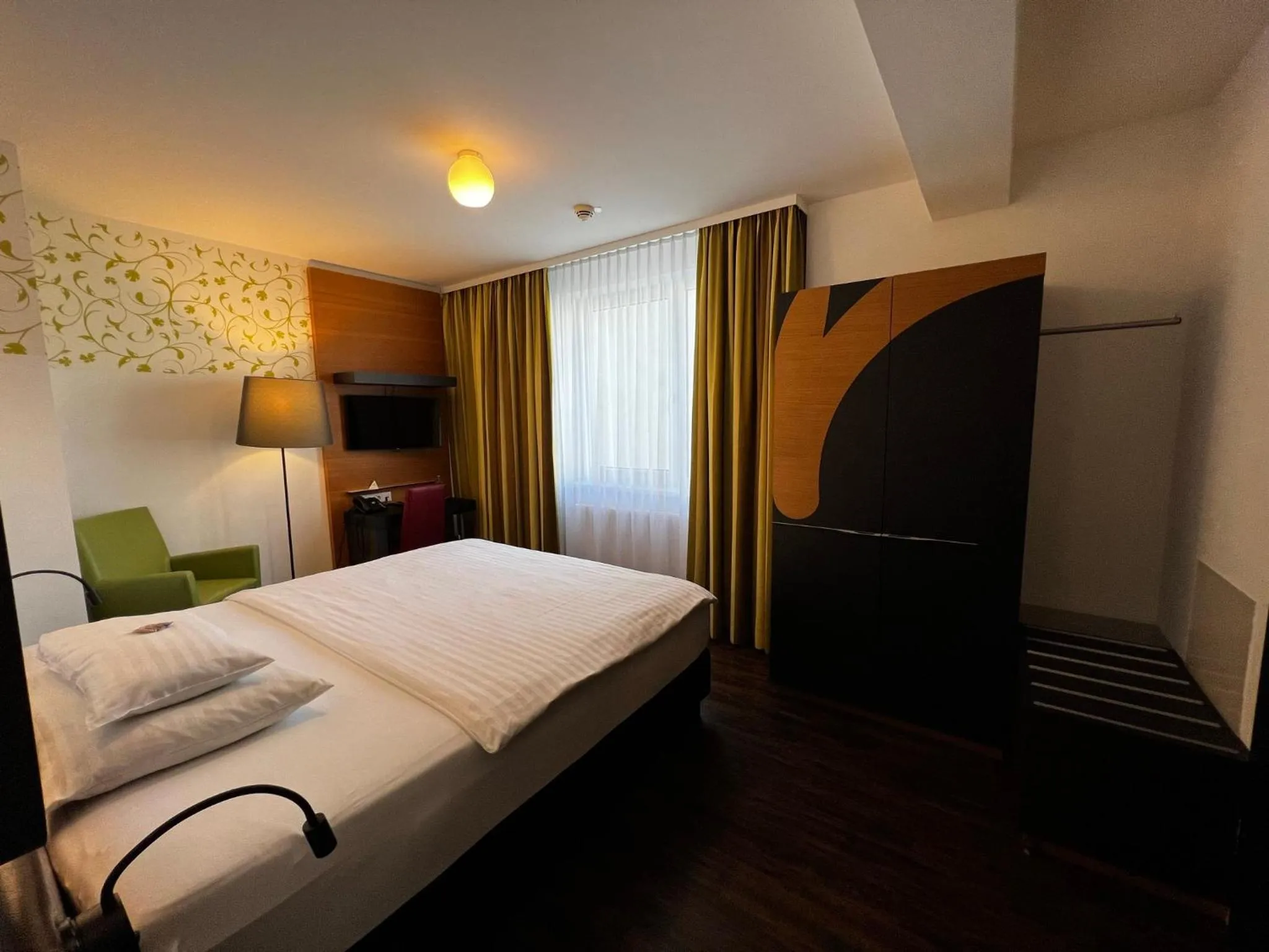 Photo of the whole room, Bed in H+ Hotel Ried