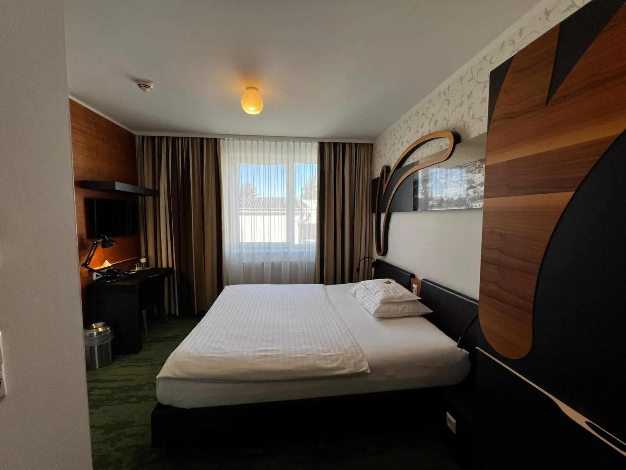 Bed in H+ Hotel Ried