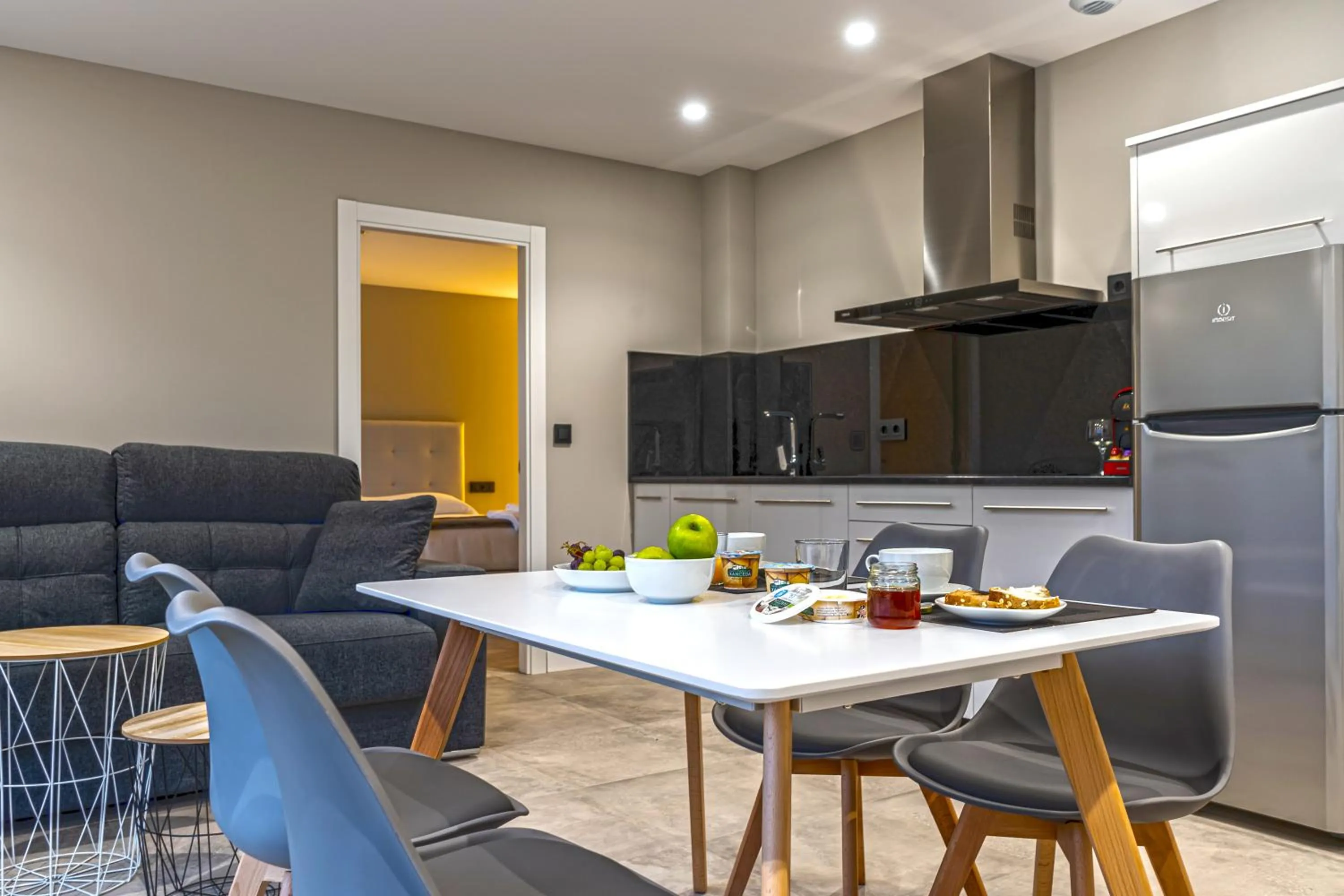 Communal lounge/ TV room in Aparthotel Ría de Lires