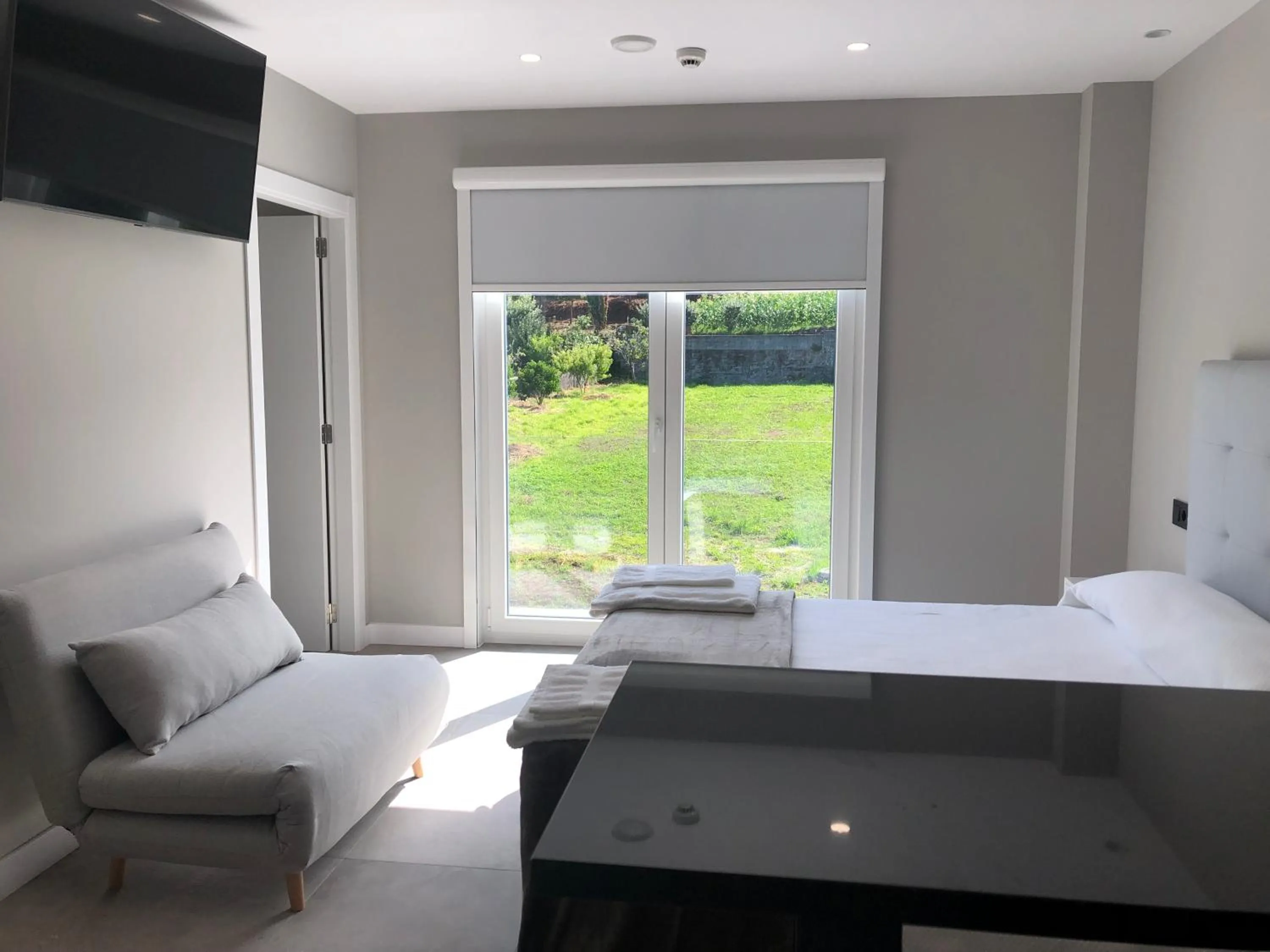 Photo of the whole room, Bed in Aparthotel Ría de Lires