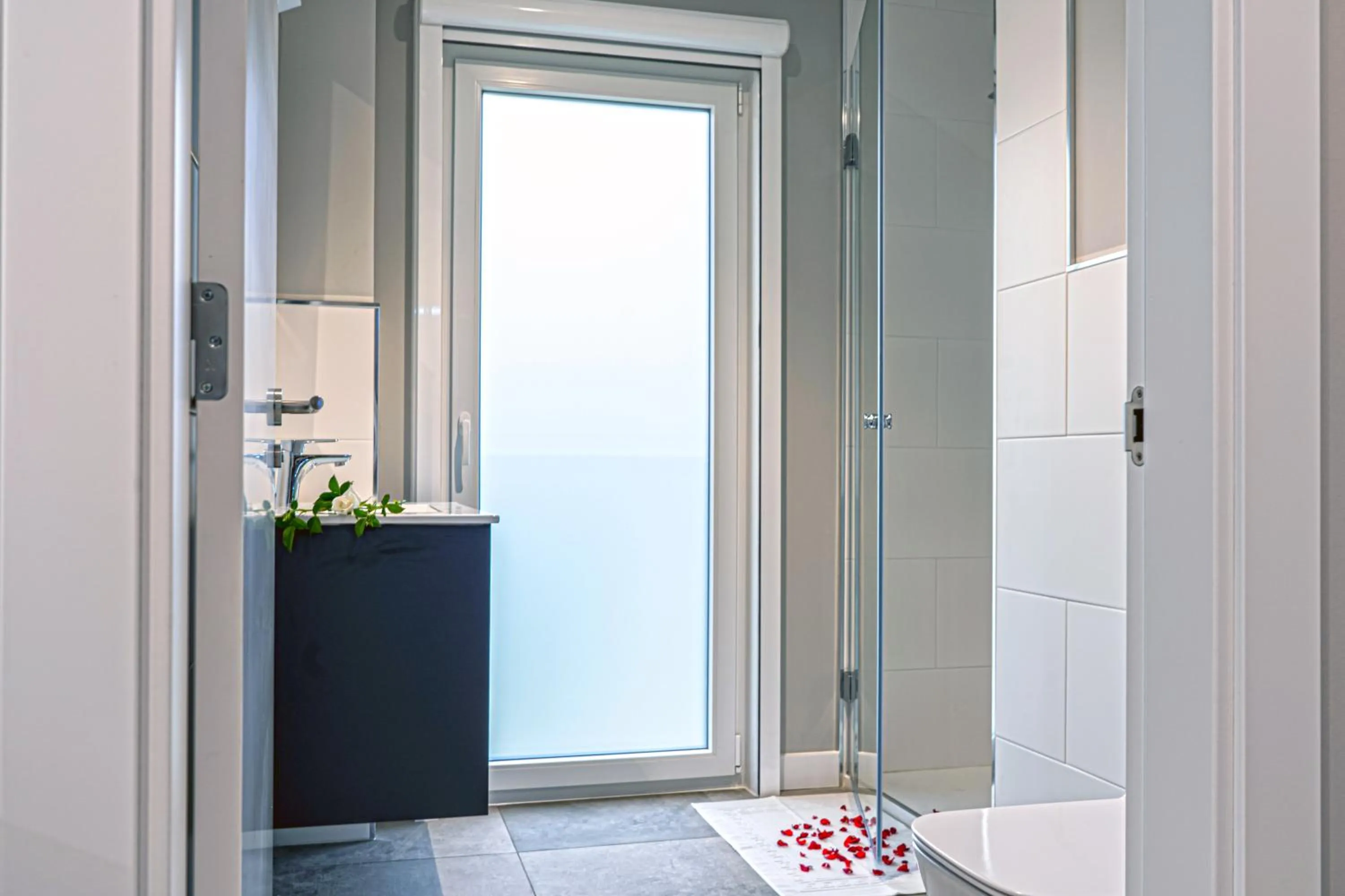 Shower in Aparthotel Ría de Lires