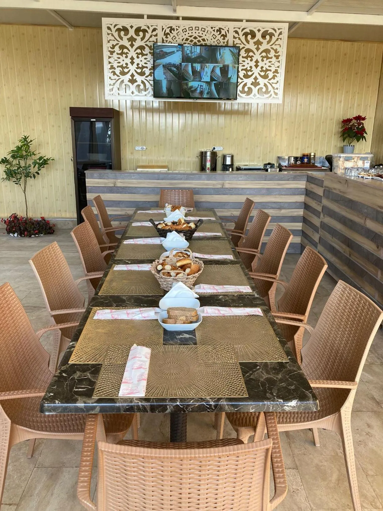 Restaurant/places to eat in Huma Elite Hotel