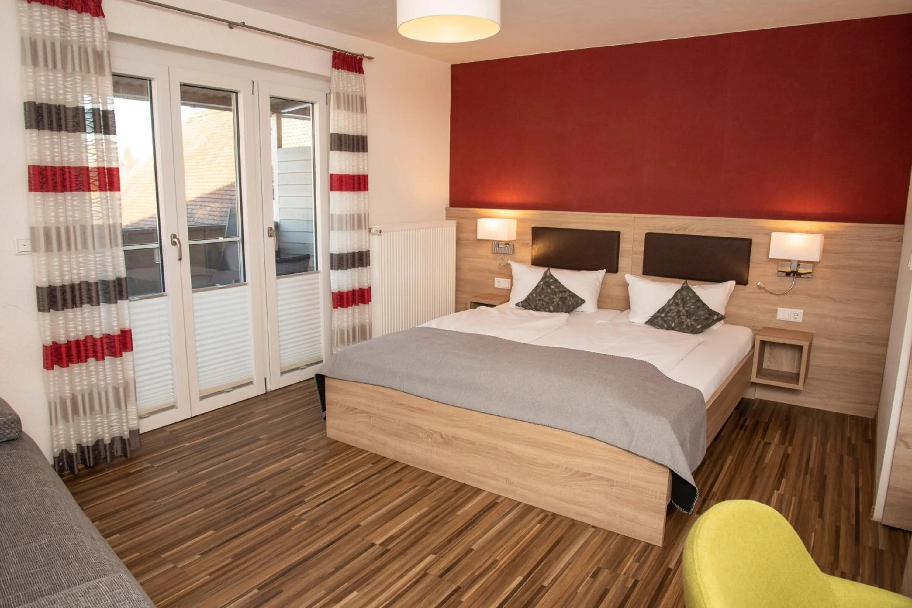 Photo of the whole room, Bed in Gasthof zum Goldenen Lamm