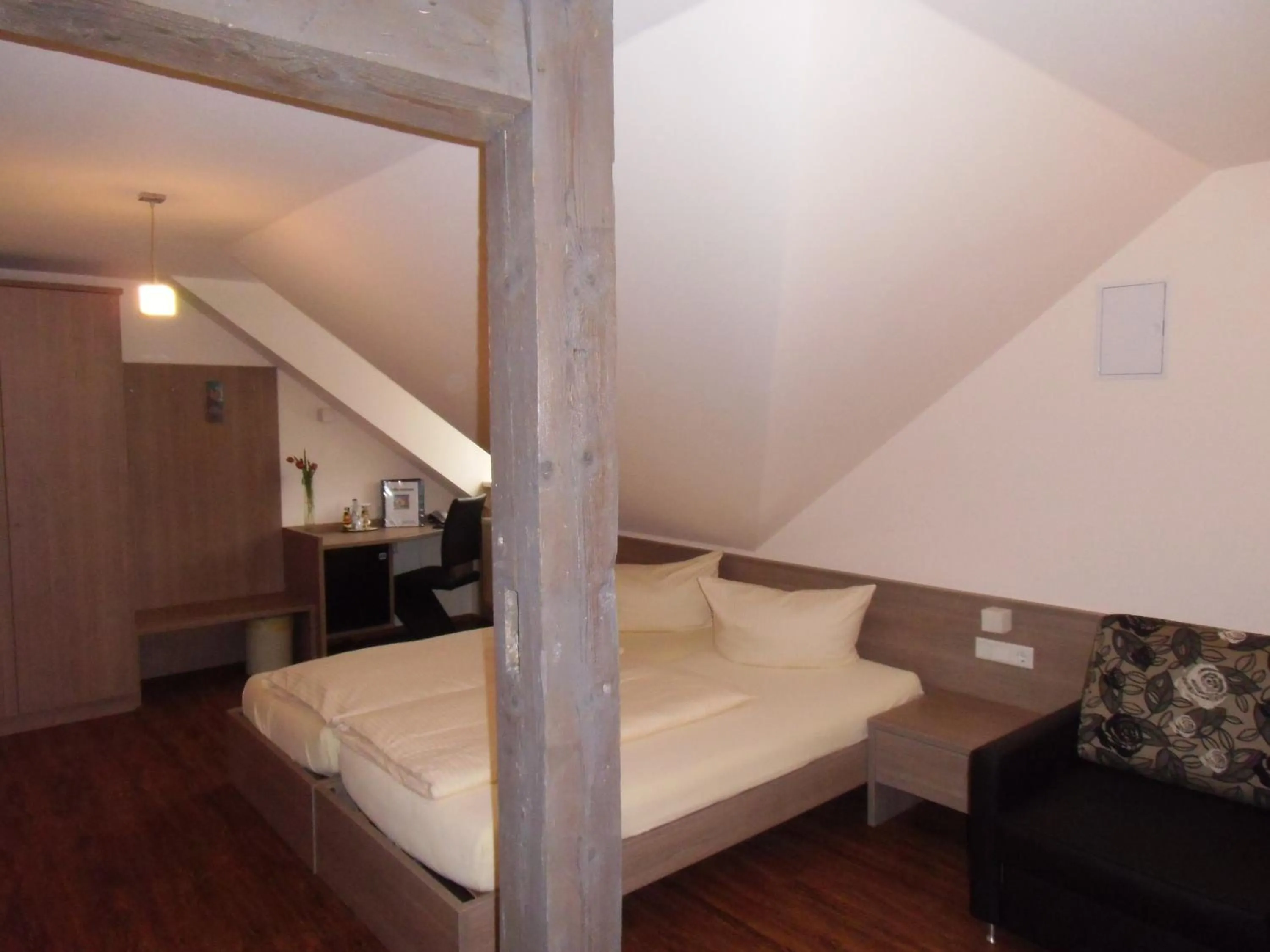 Photo of the whole room, Bed in Gasthof zum Goldenen Lamm