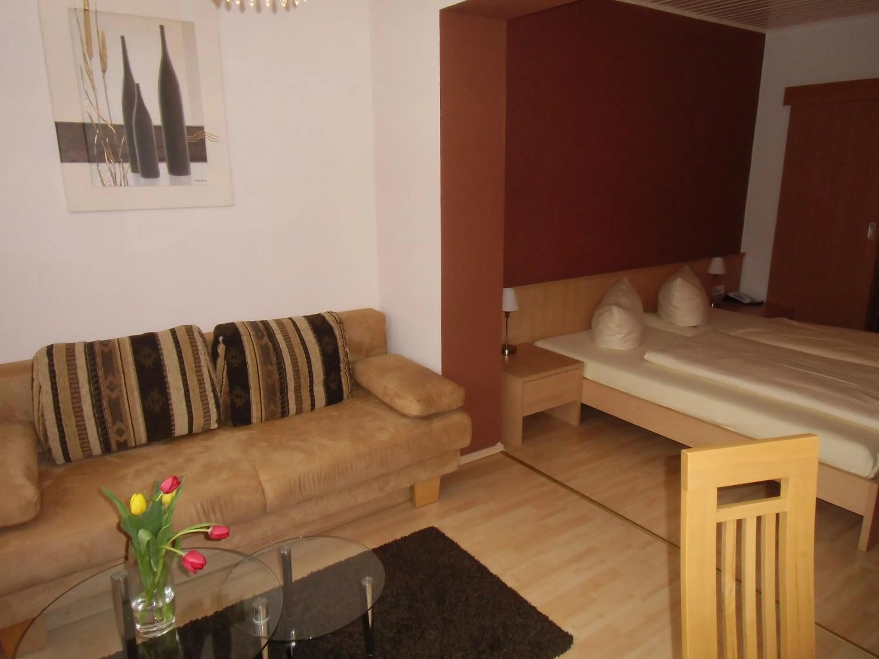 Photo of the whole room, Bed in Gasthof zum Goldenen Lamm