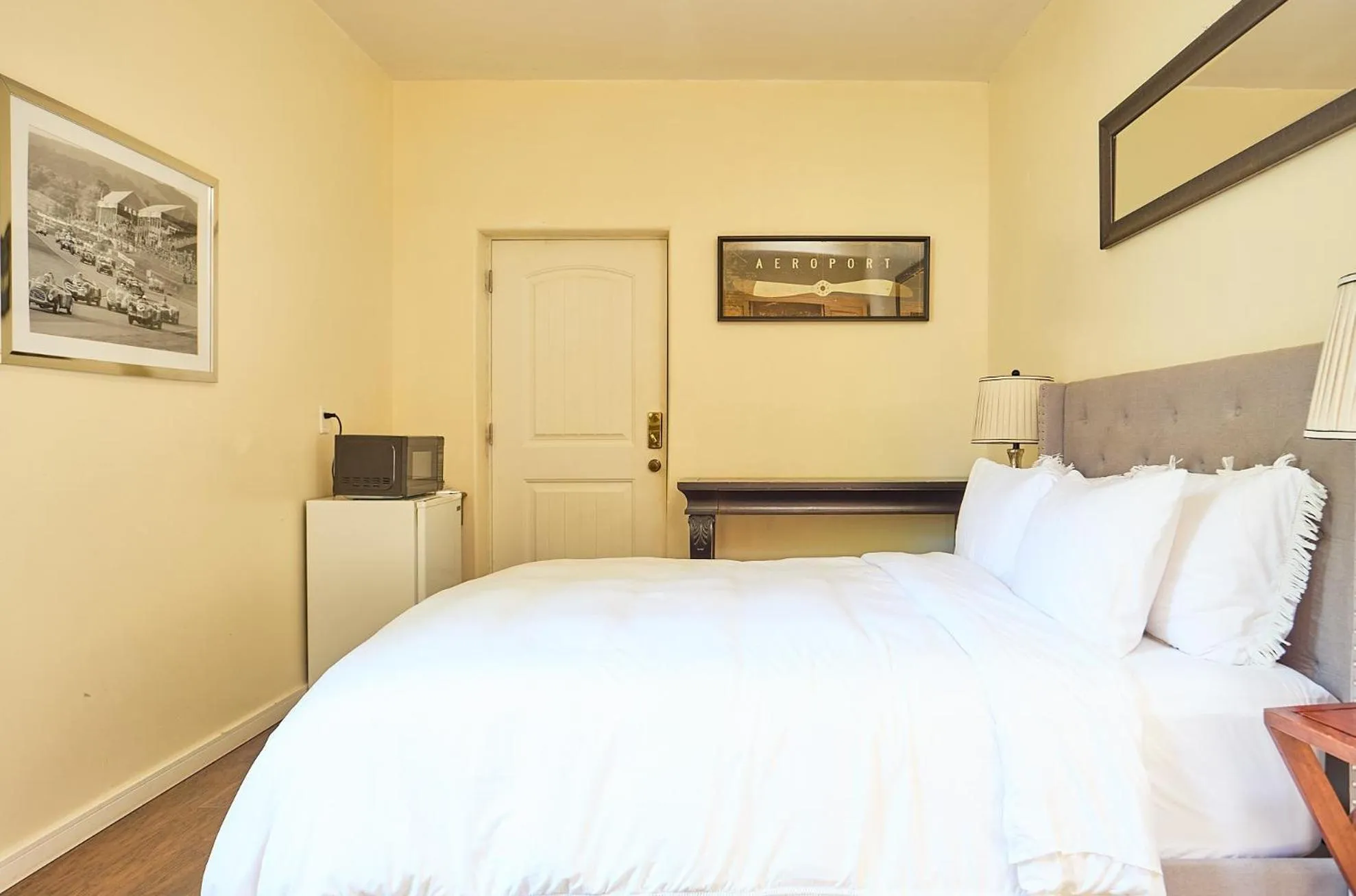 Bed in Beverly Hills Spanish