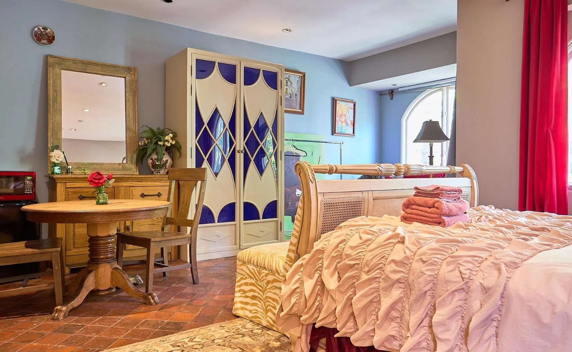 Bed in Beverly Hills Spanish