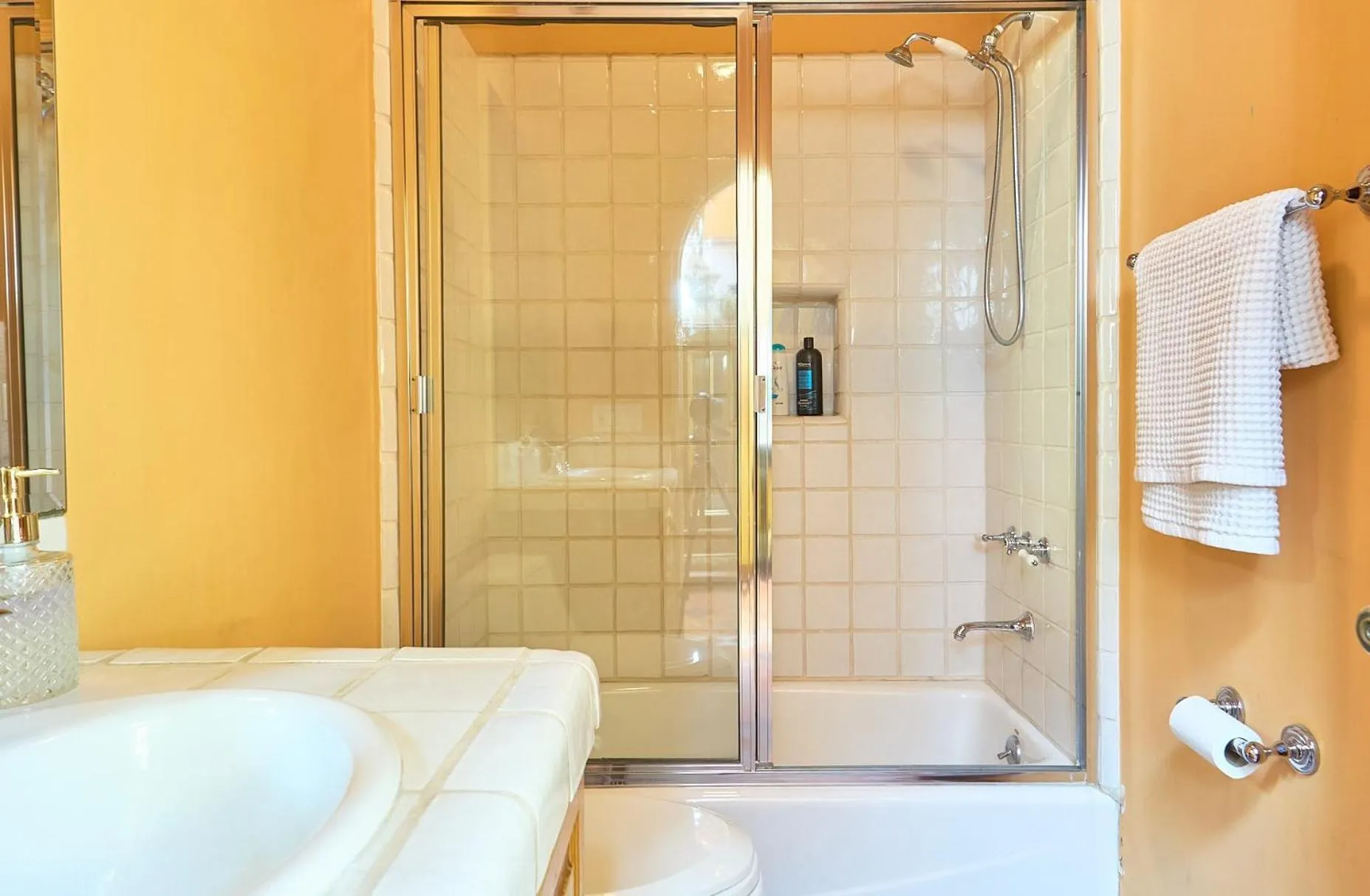 Shower in Beverly Hills Spanish