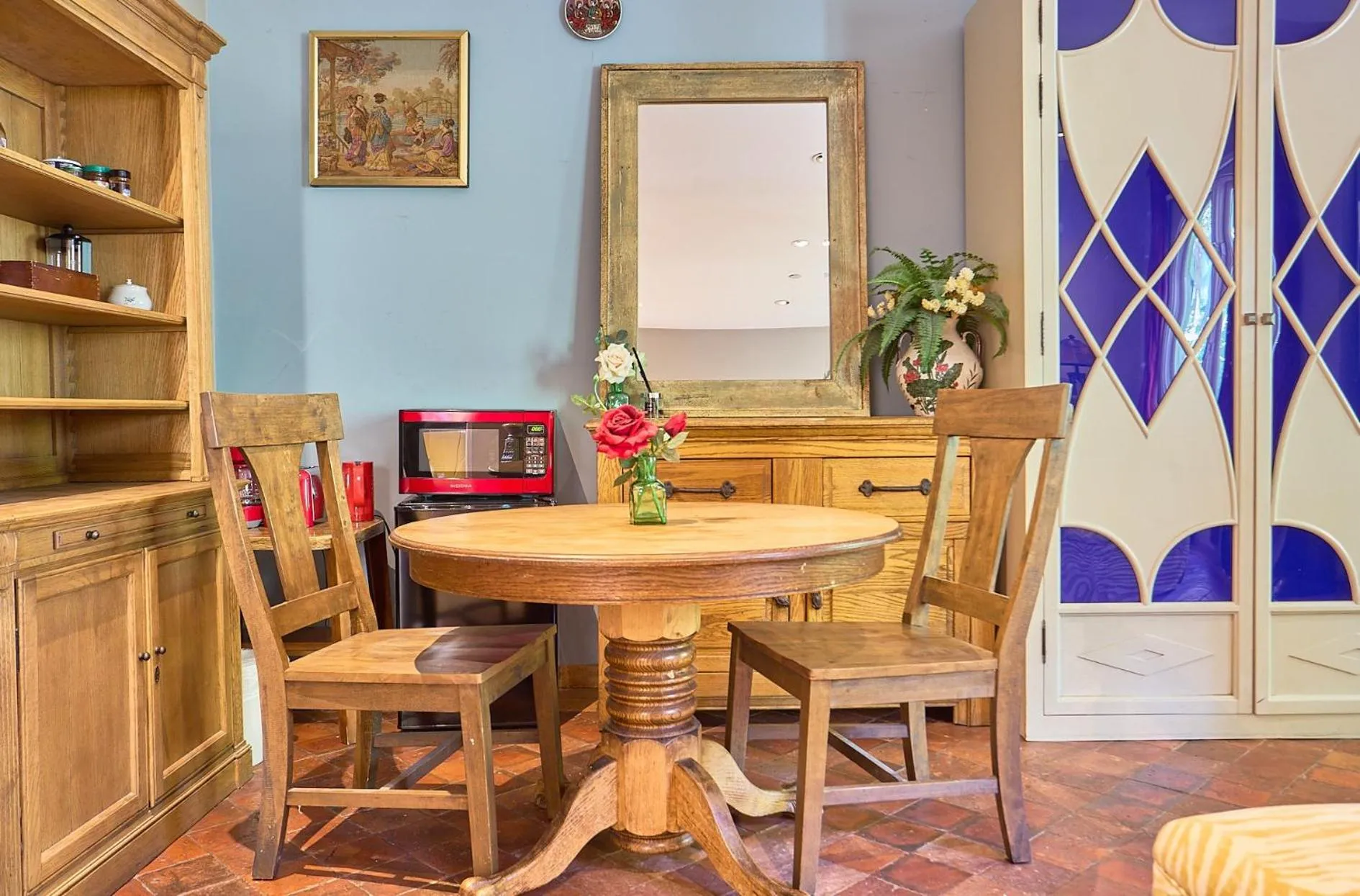 Seating area in Beverly Hills Spanish