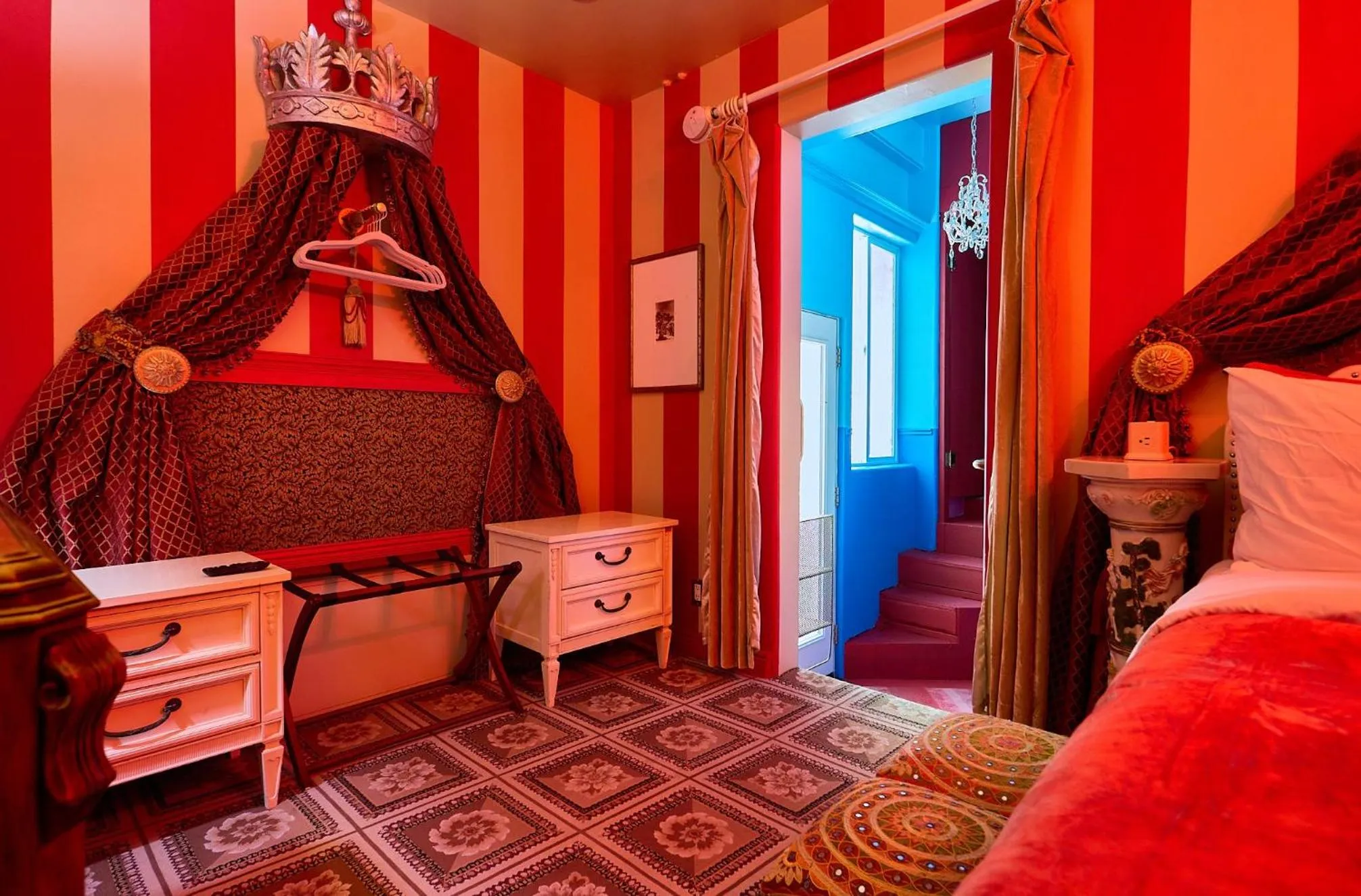 Bed in Beverly Hills Spanish