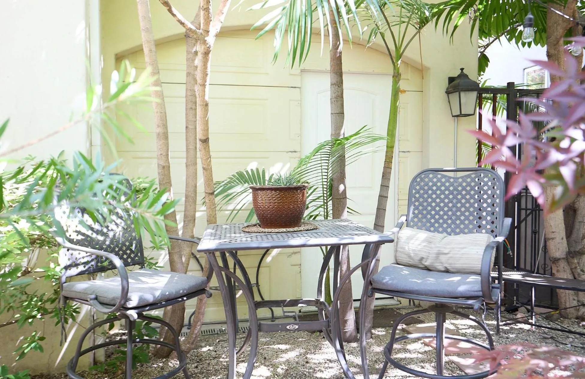 Patio in Beverly Hills Spanish