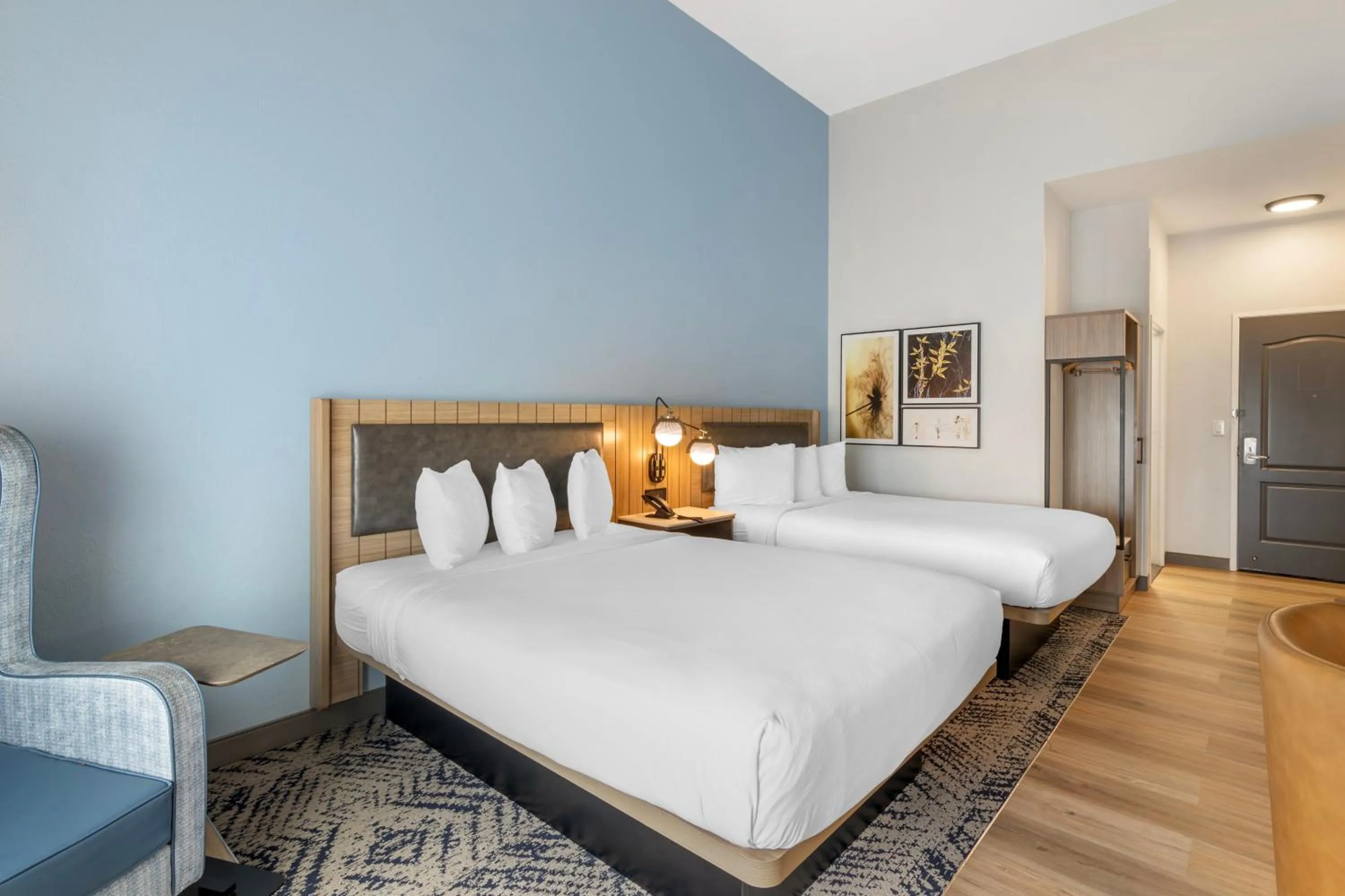 Bed in Country Inn & Suites By Radisson, Savannah Airport, GA