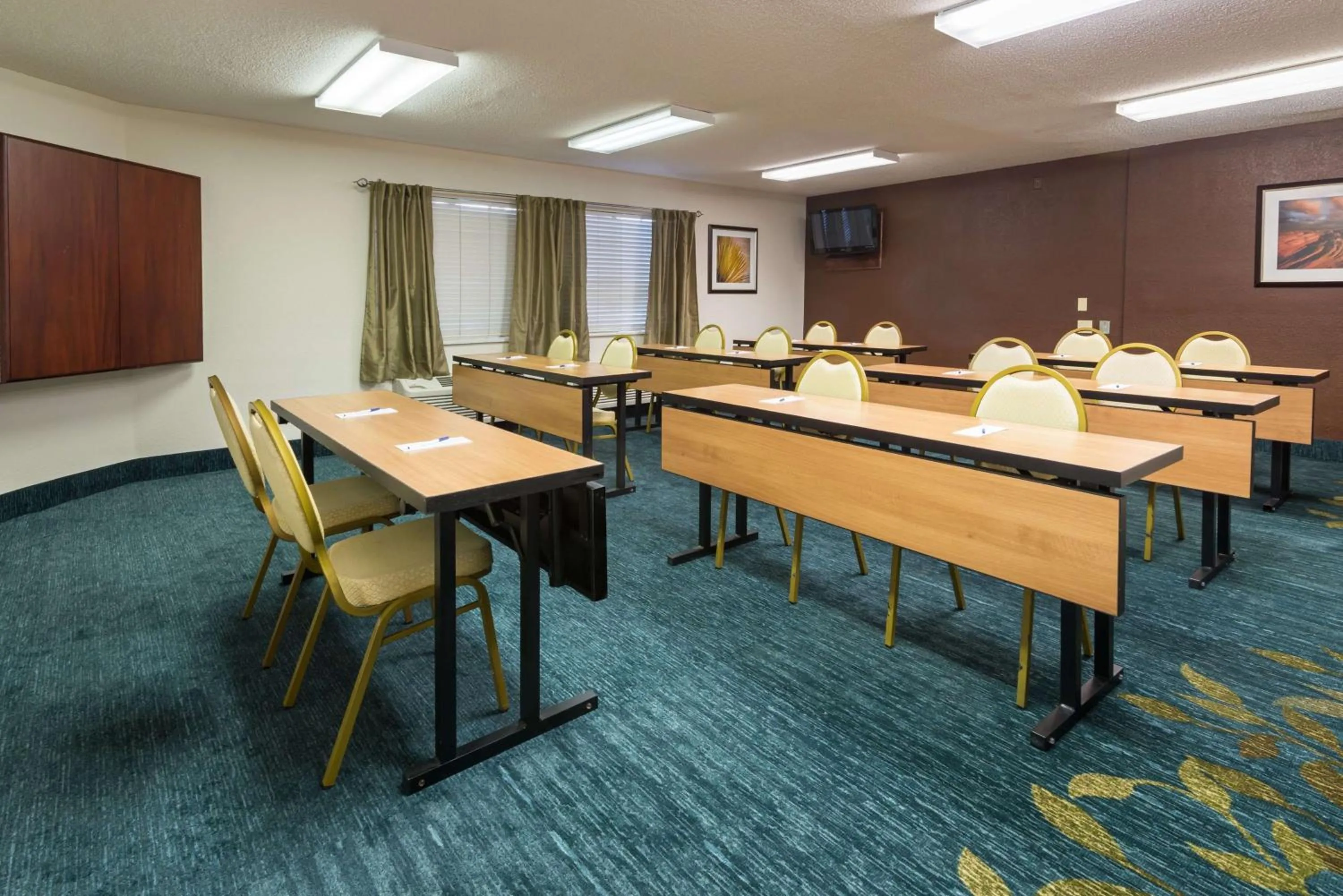 Meeting/conference room in Sonesta Simply Suites Las Vegas Convention Center