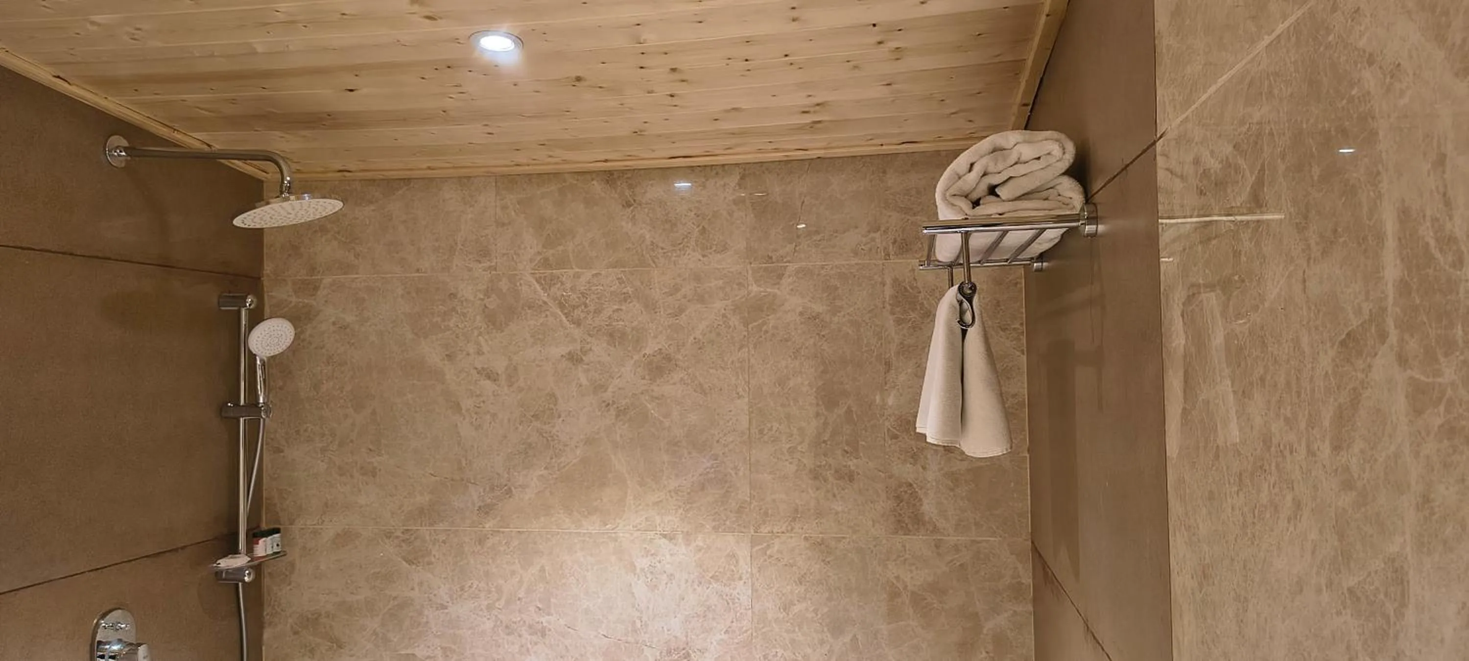 Bathroom in The Jungle Mountain Retreat