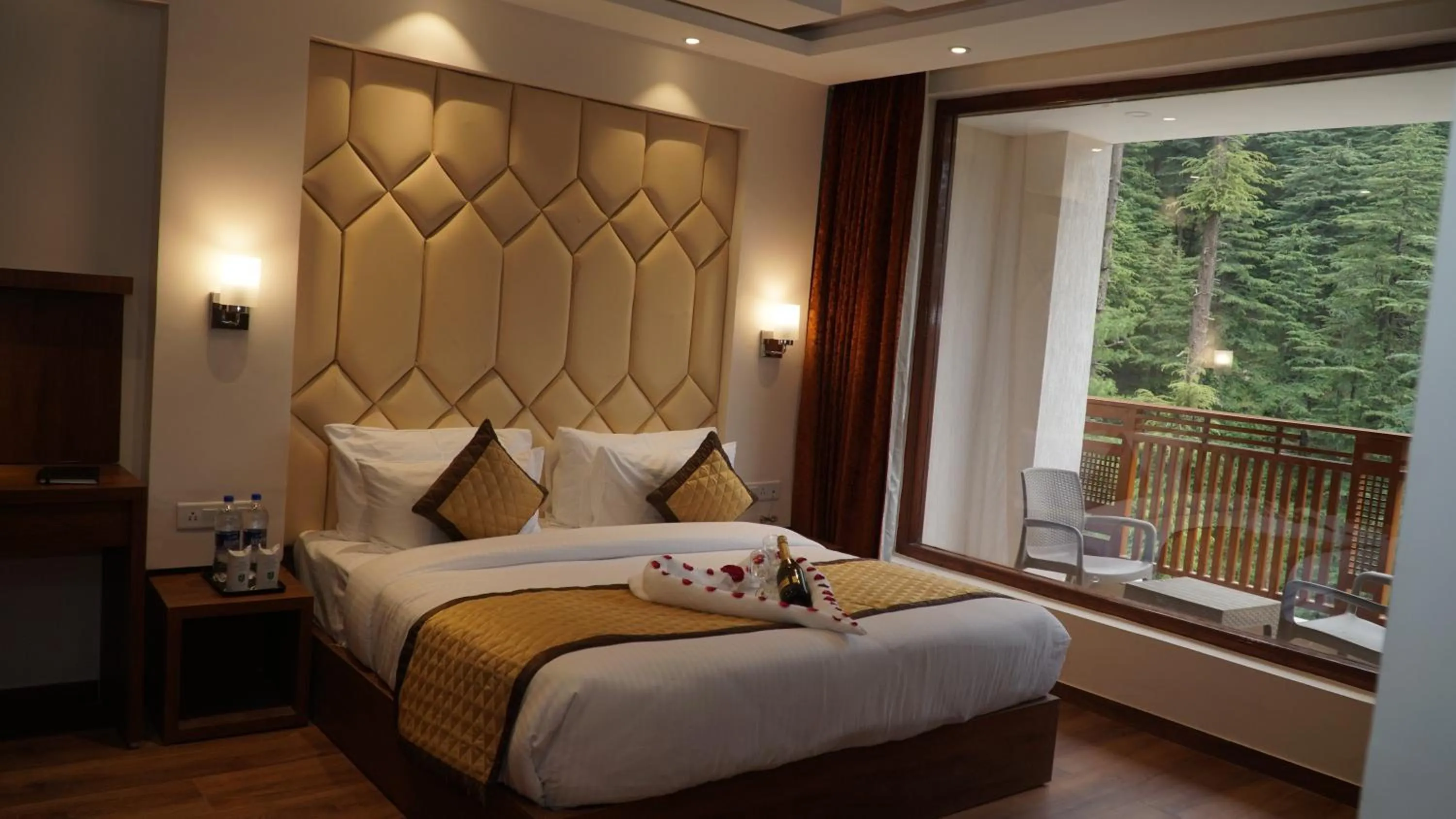 Bed in The Jungle Mountain Retreat