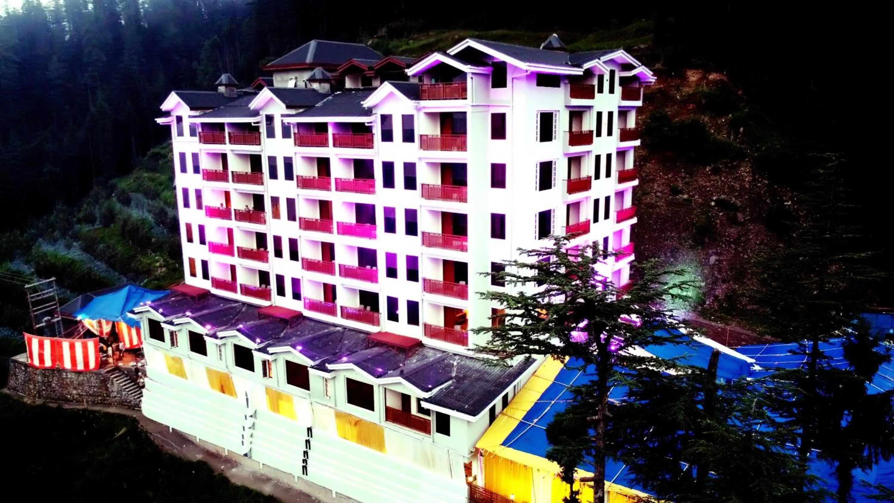 Property building in The Jungle Mountain Retreat