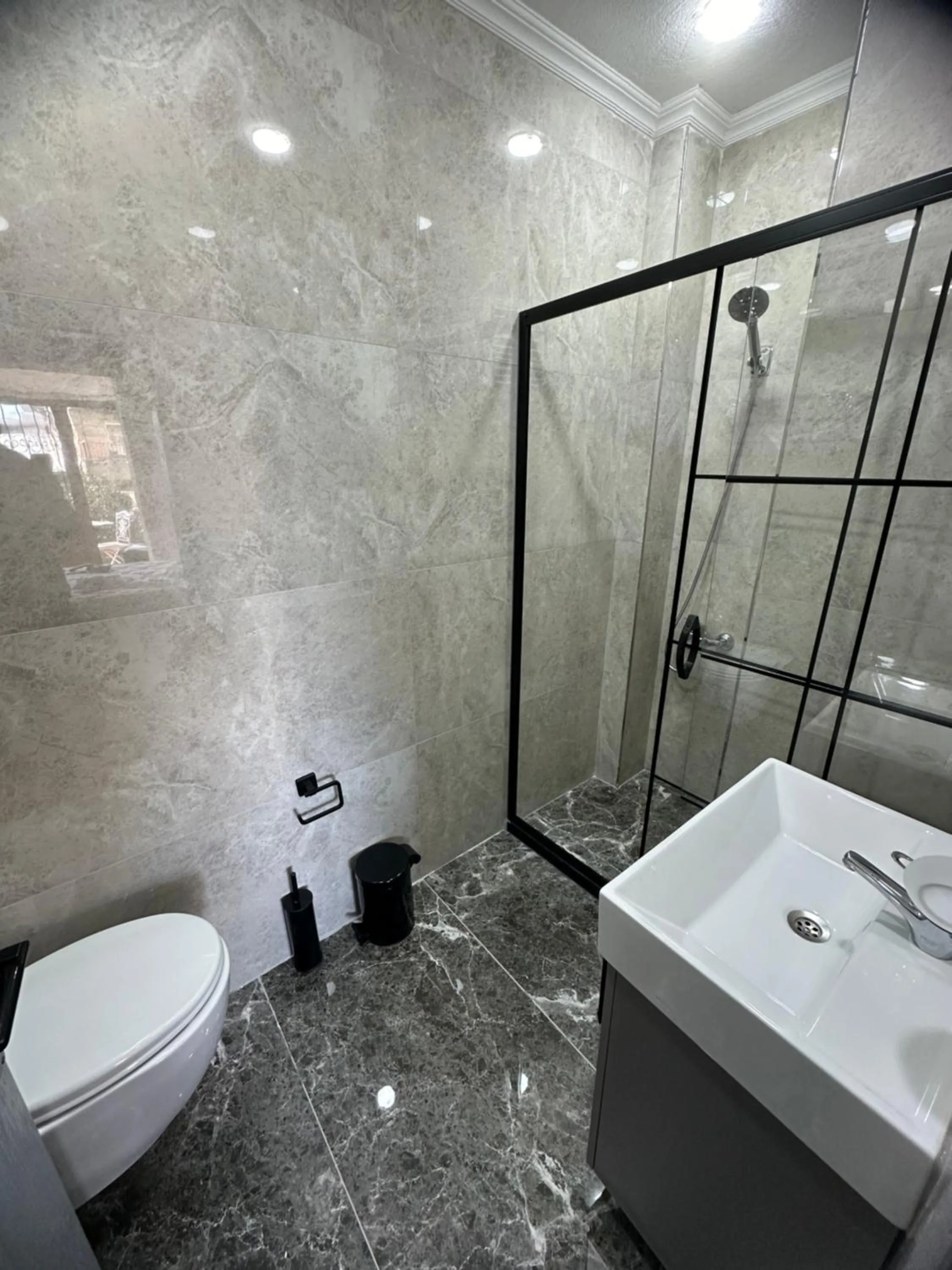 Shower in Big Orange Hotel Old City