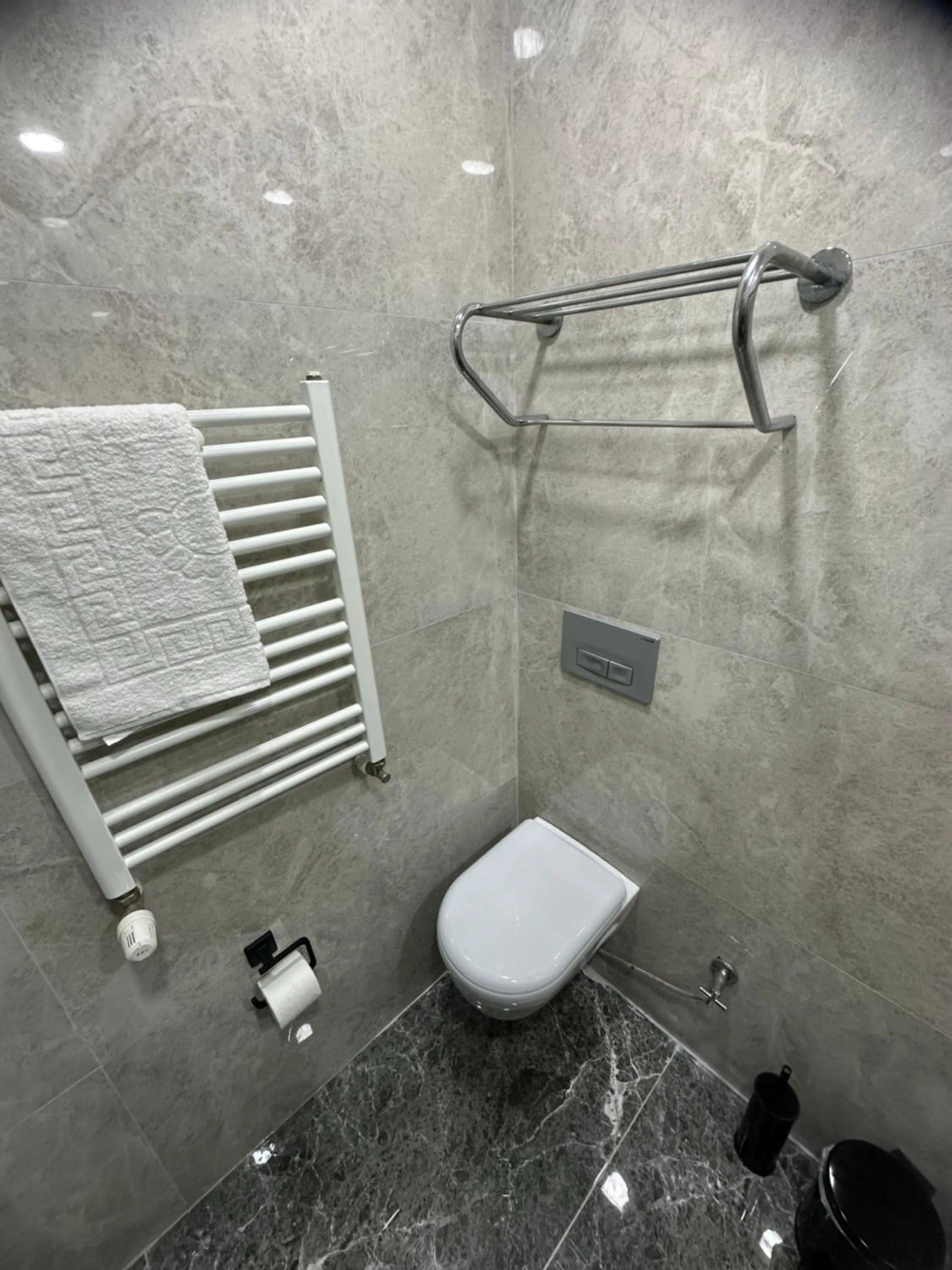 Shower in Big Orange Hotel Old City