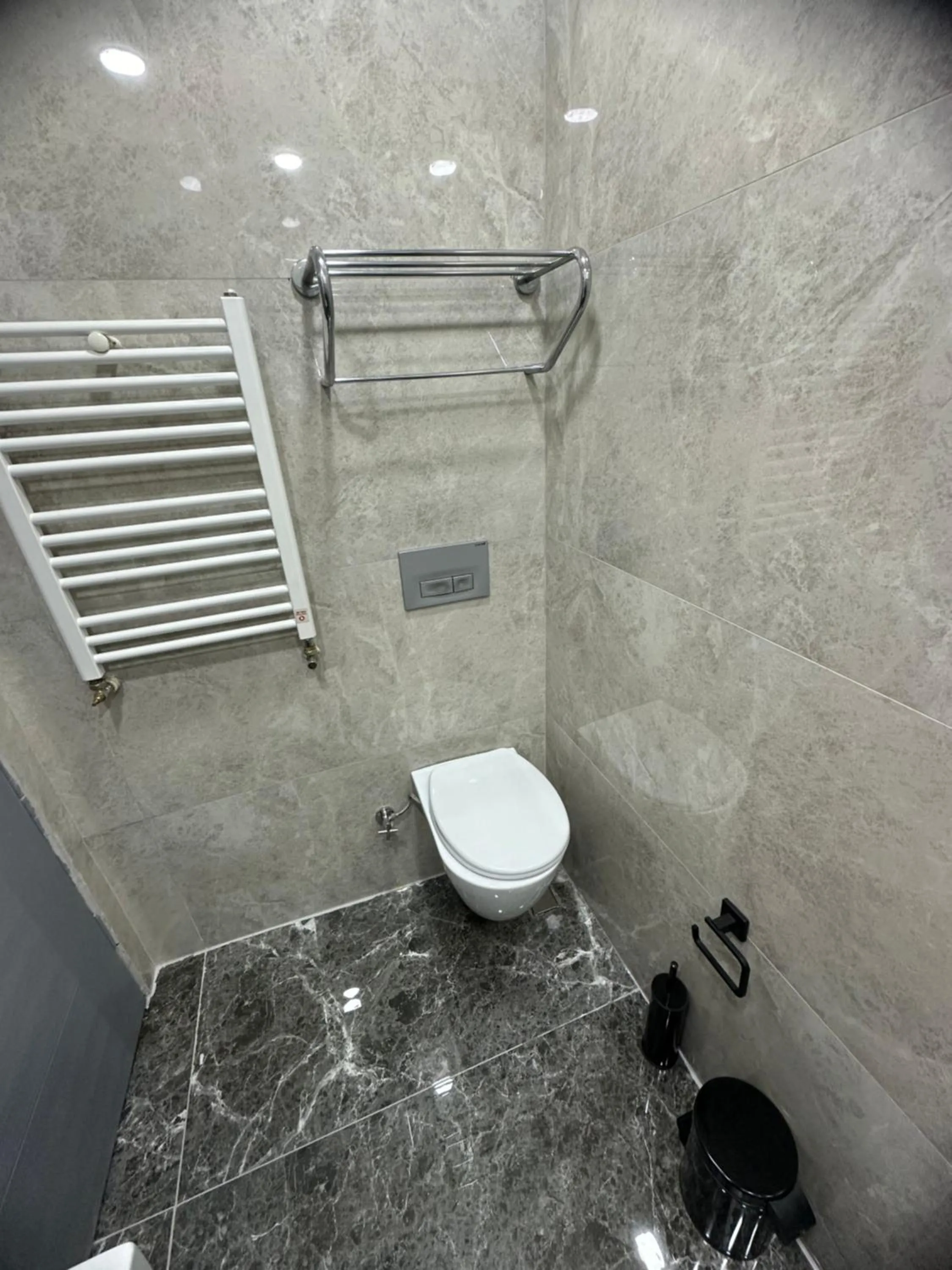 Shower in Big Orange Hotel Old City
