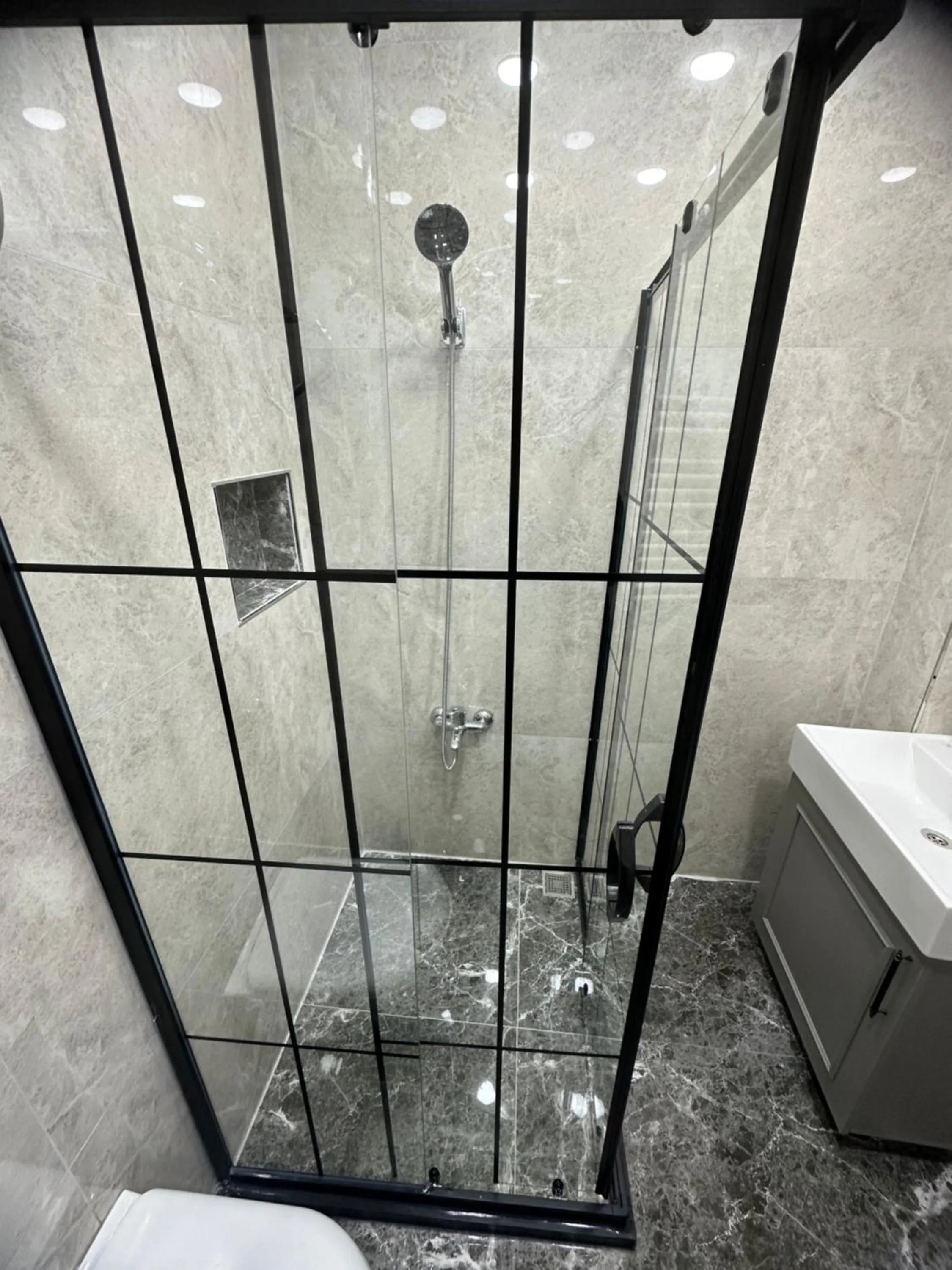 Shower in Big Orange Hotel Old City