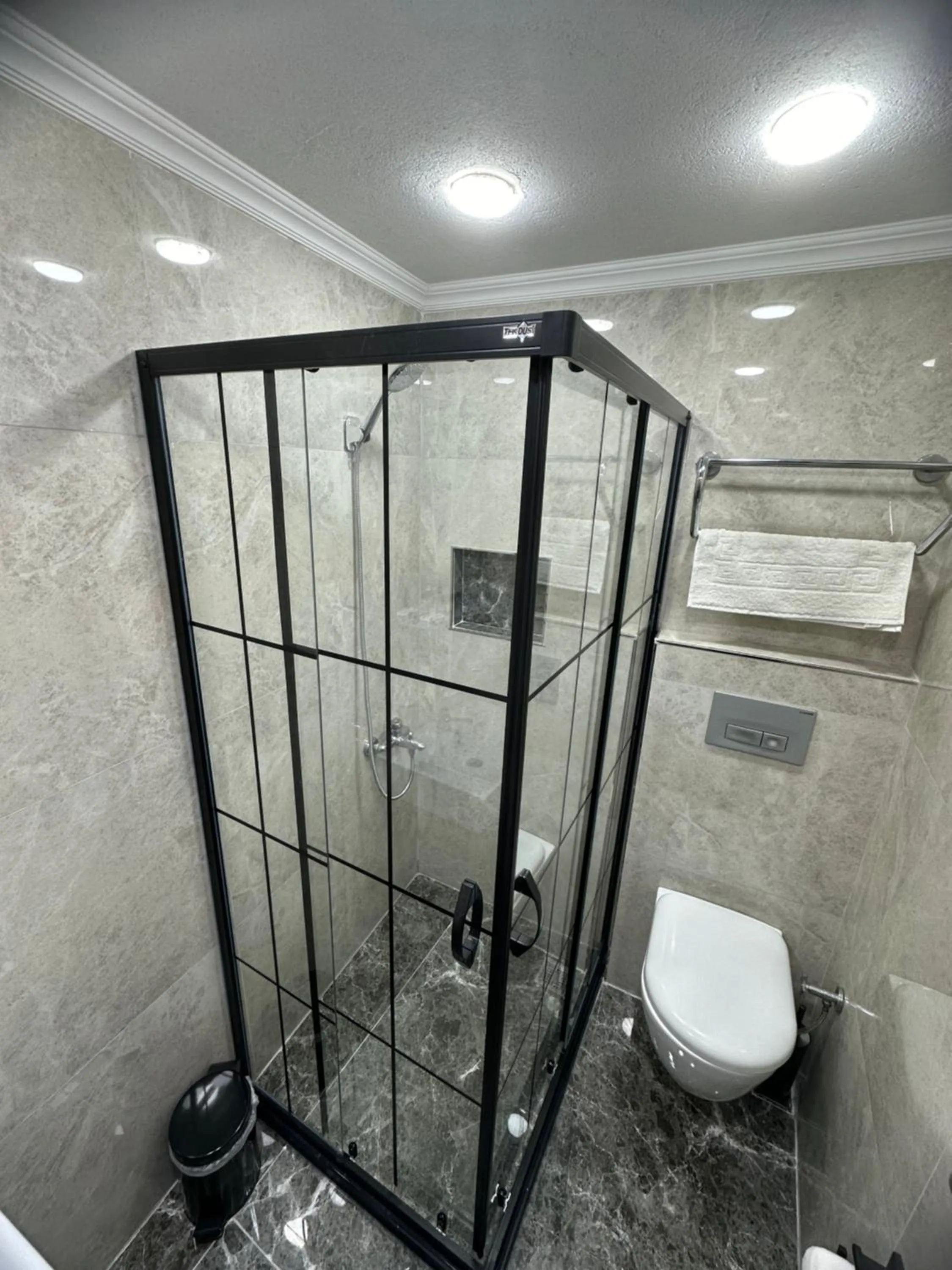 Shower in Big Orange Hotel Old City