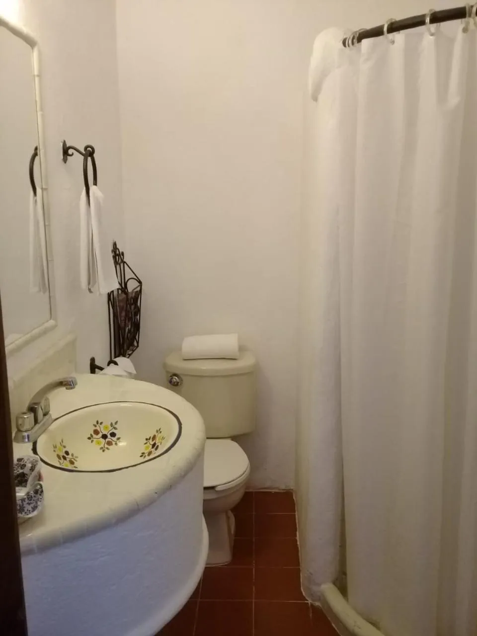 Shower in Hotel Mi Casita