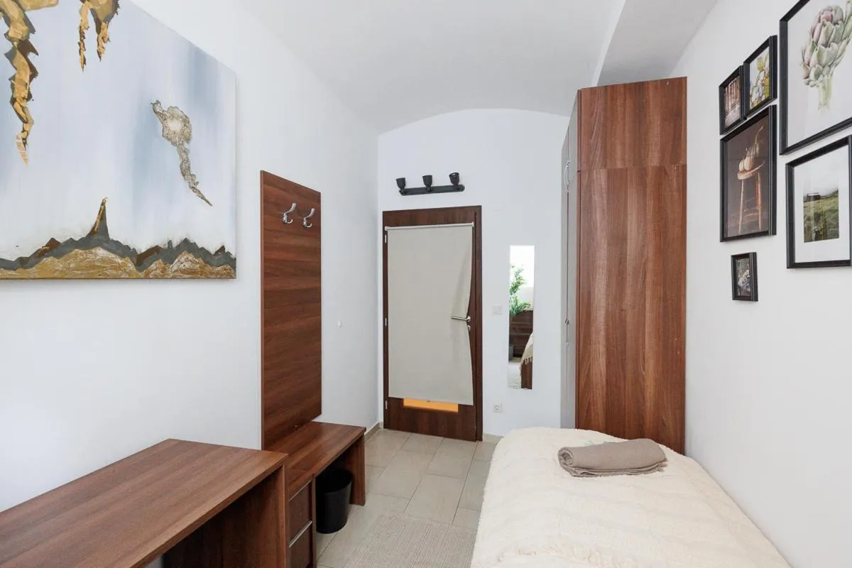 Bed in Vienna City Business Rooms