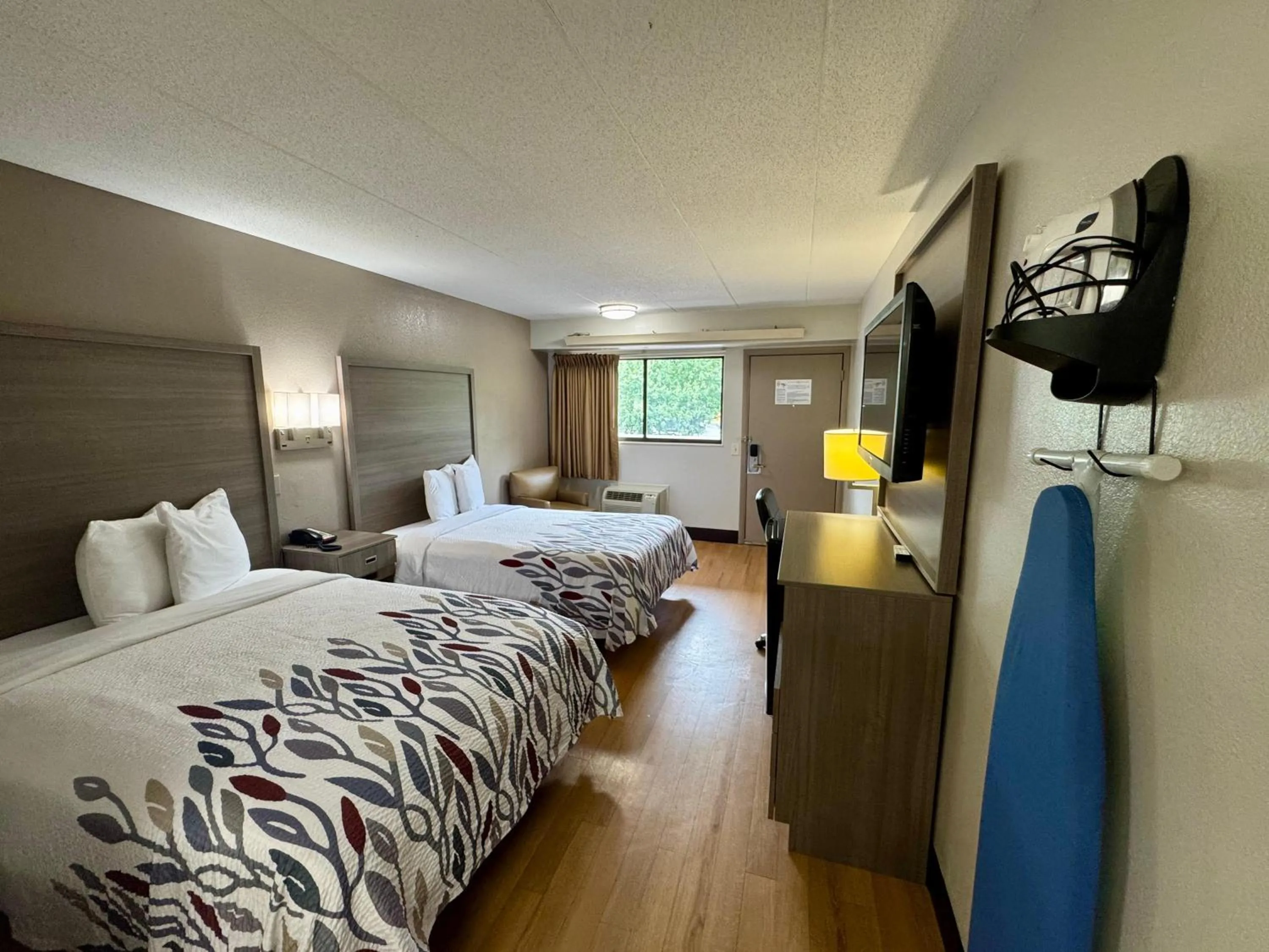 Bed in Red Roof Inn Washington DC - Columbia/Fort Meade